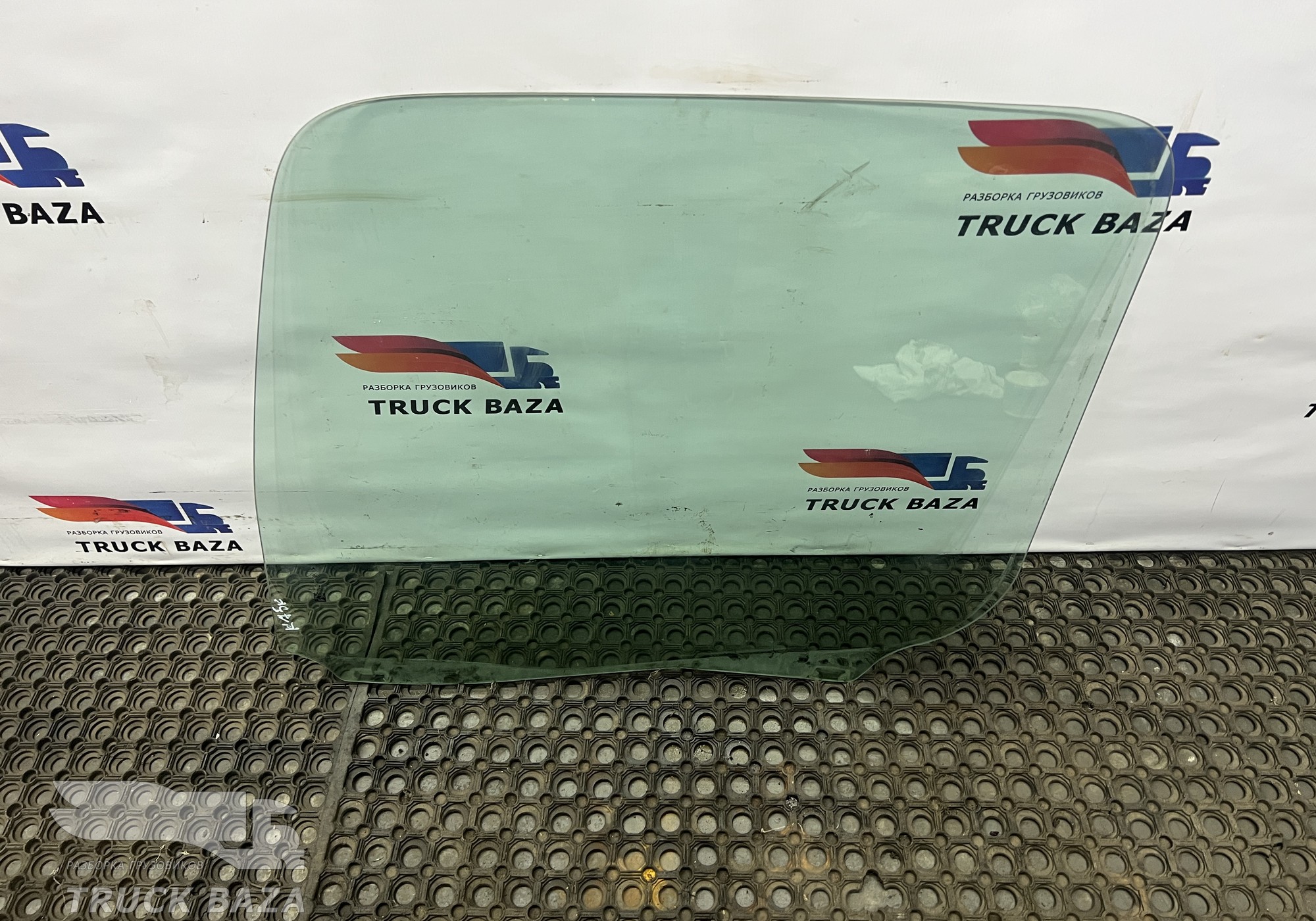 A9607200318 Стекло двери правое