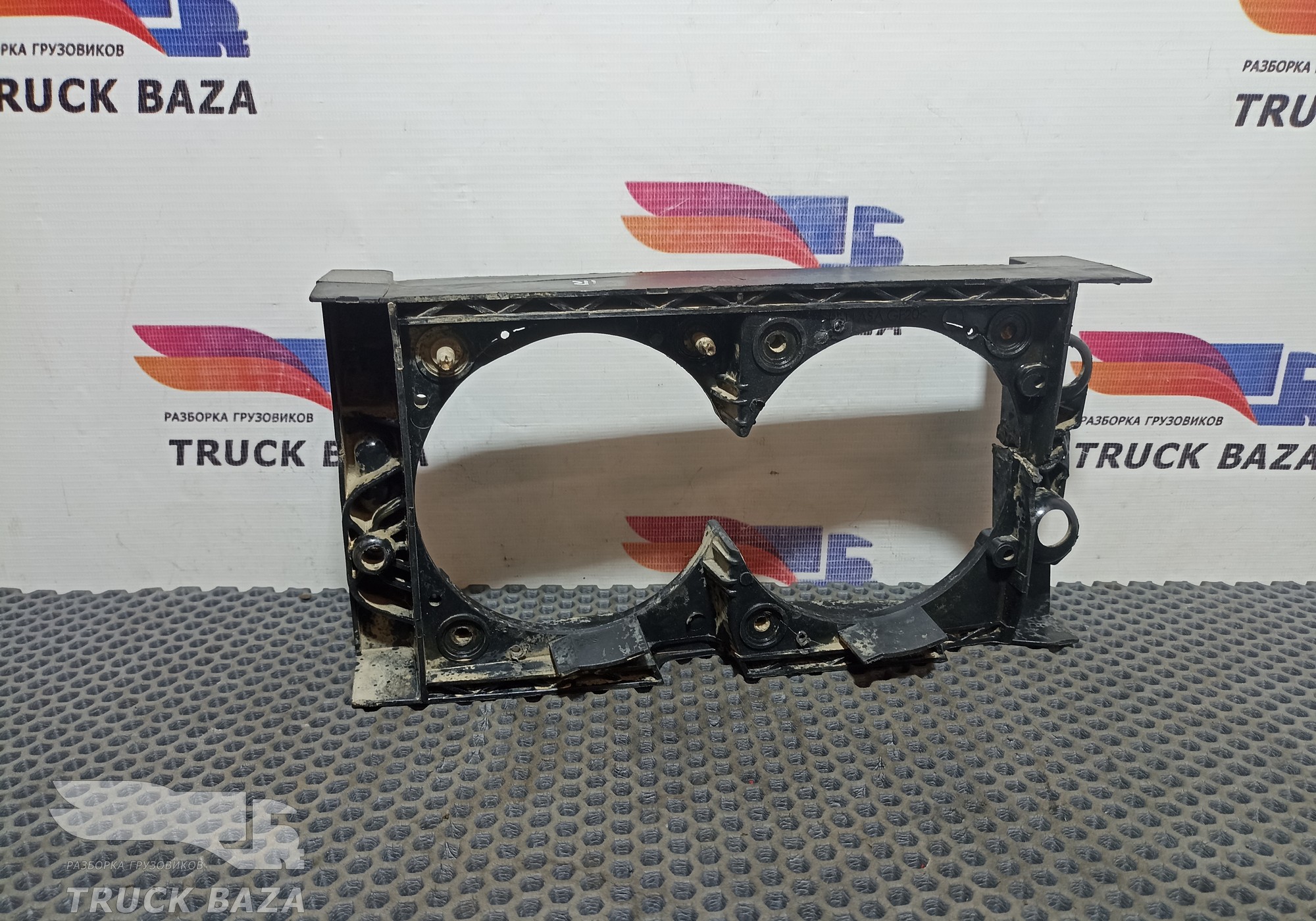 1725273 Кронштейн под LED ПТФ правая для Daf CF