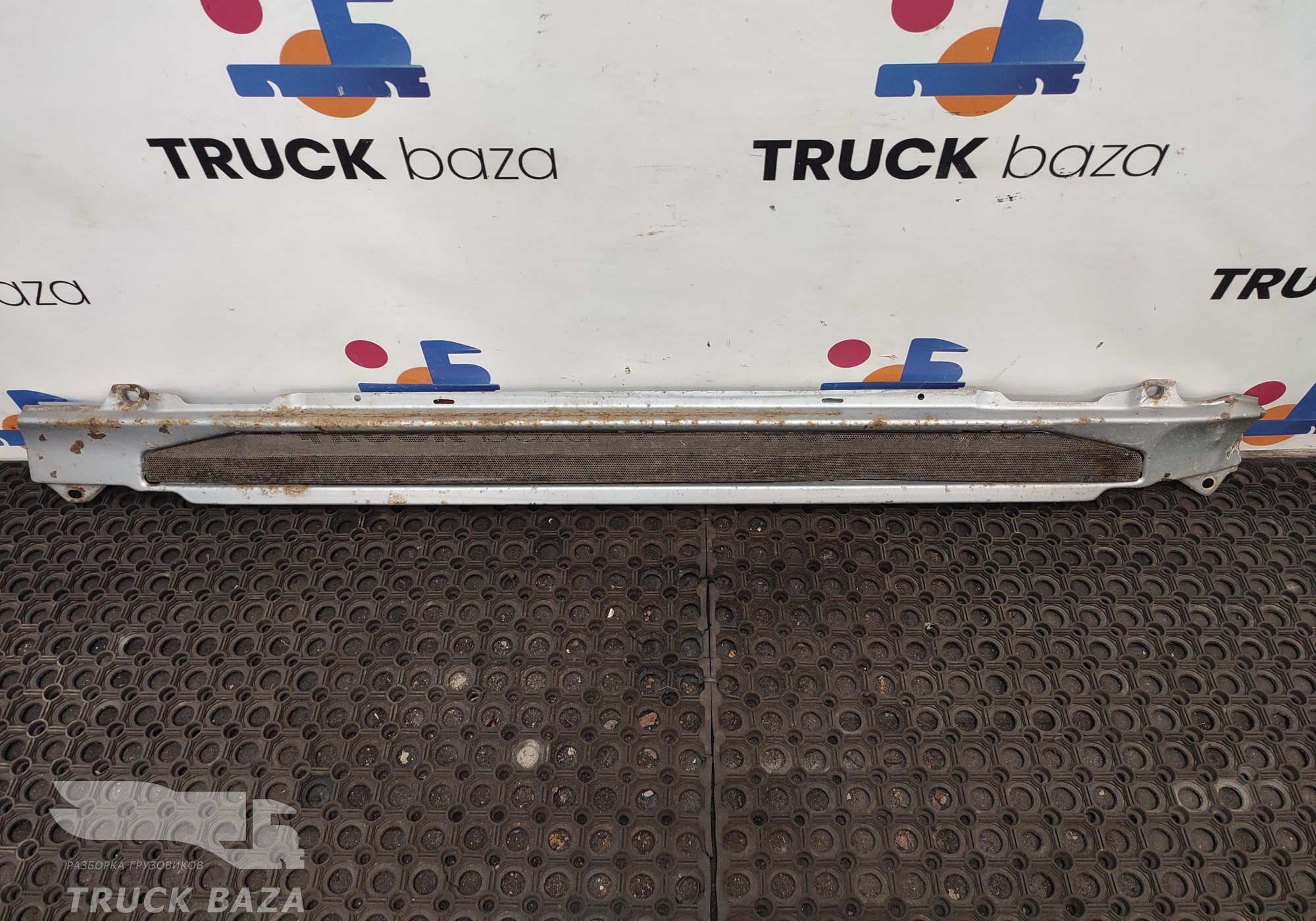 1890728 Решетка радиатора нижняя для Scania