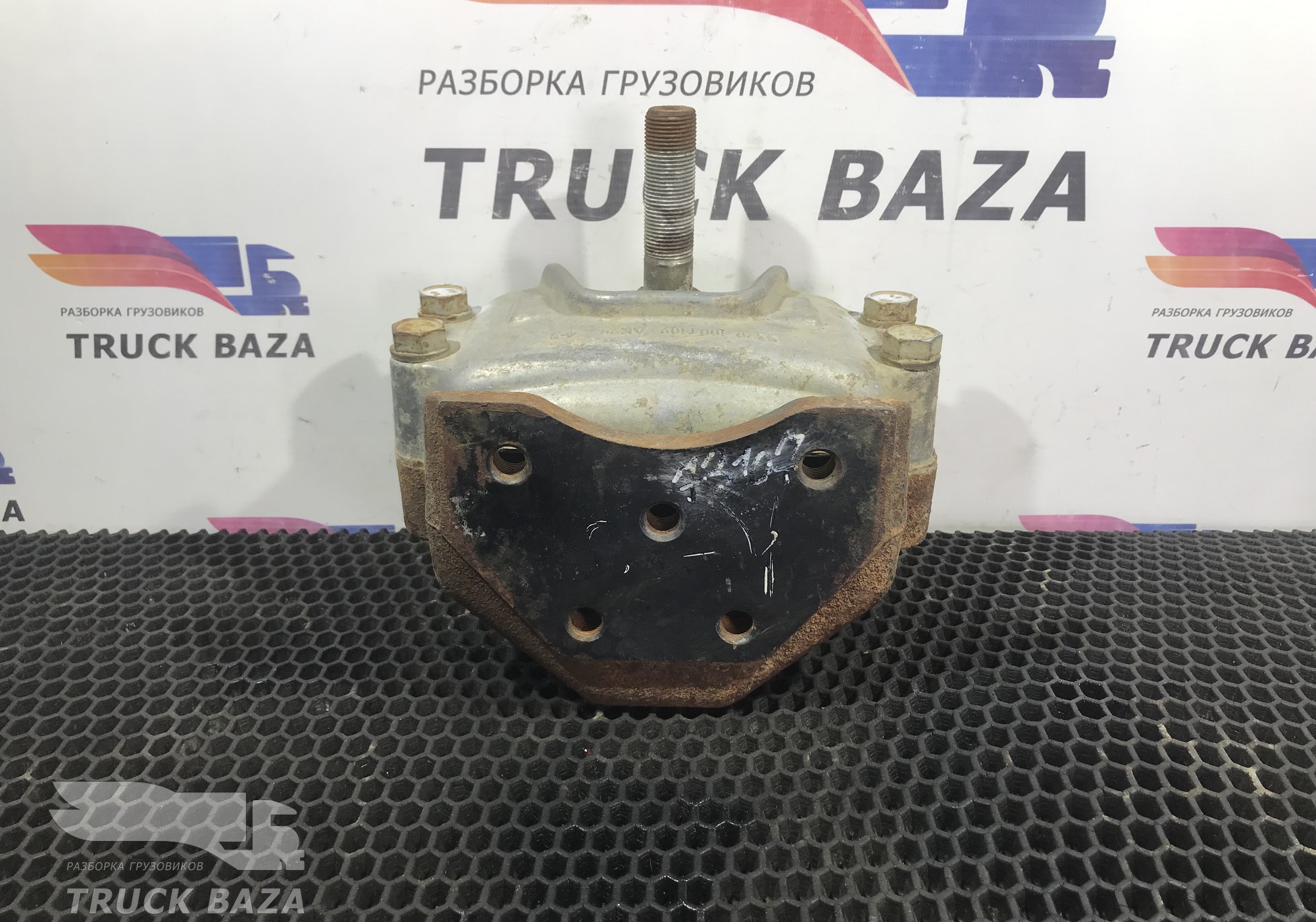 53201001109 Подушка двигателя задняя для КАМАЗ 5490 (с 2013)