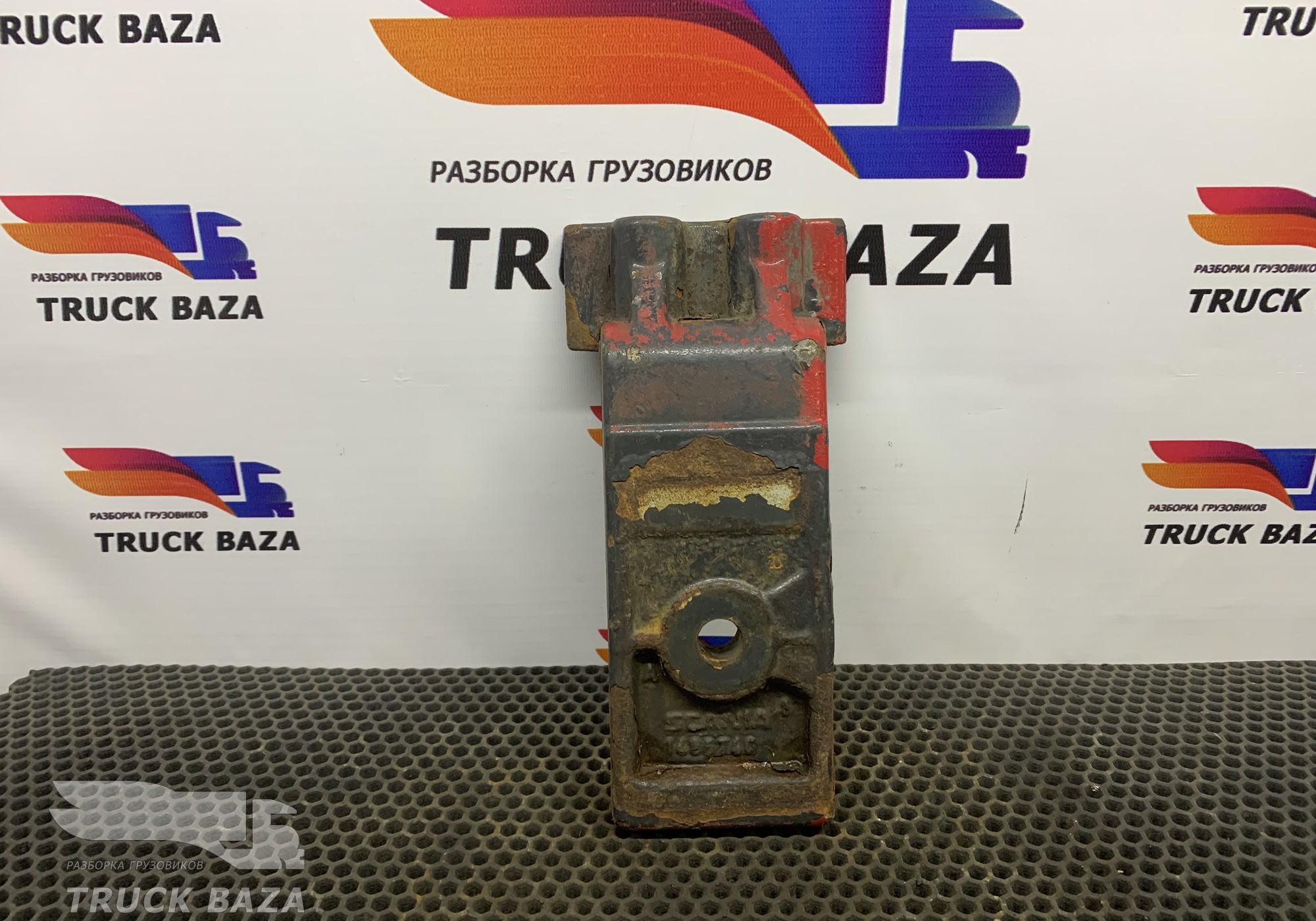 1485740 Кронштейн переднего стабилизатора правый для Scania