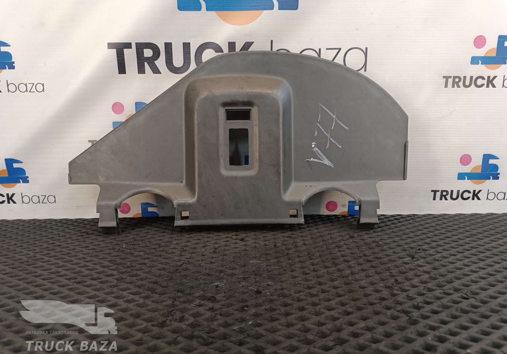 13771 Накладка декоративная для Volvo FH 2 (с 2002 по 2008)