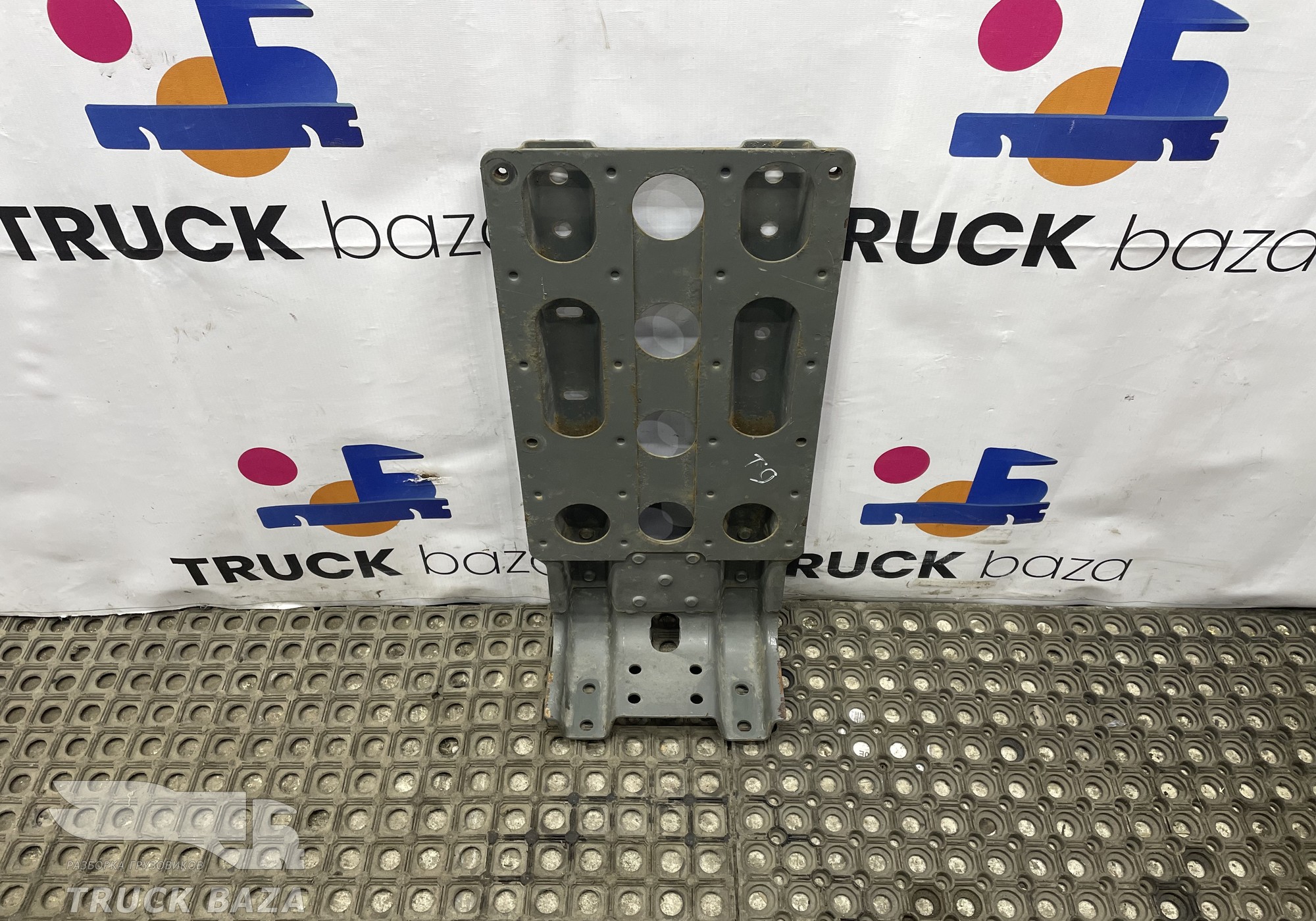 811W612435431 Кронштейн крыла заднего для Sinotruk Sitrak C7H