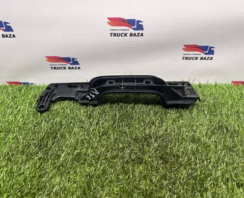 82573242 Ручка держатель жабо правая для Renault T (с 2013)