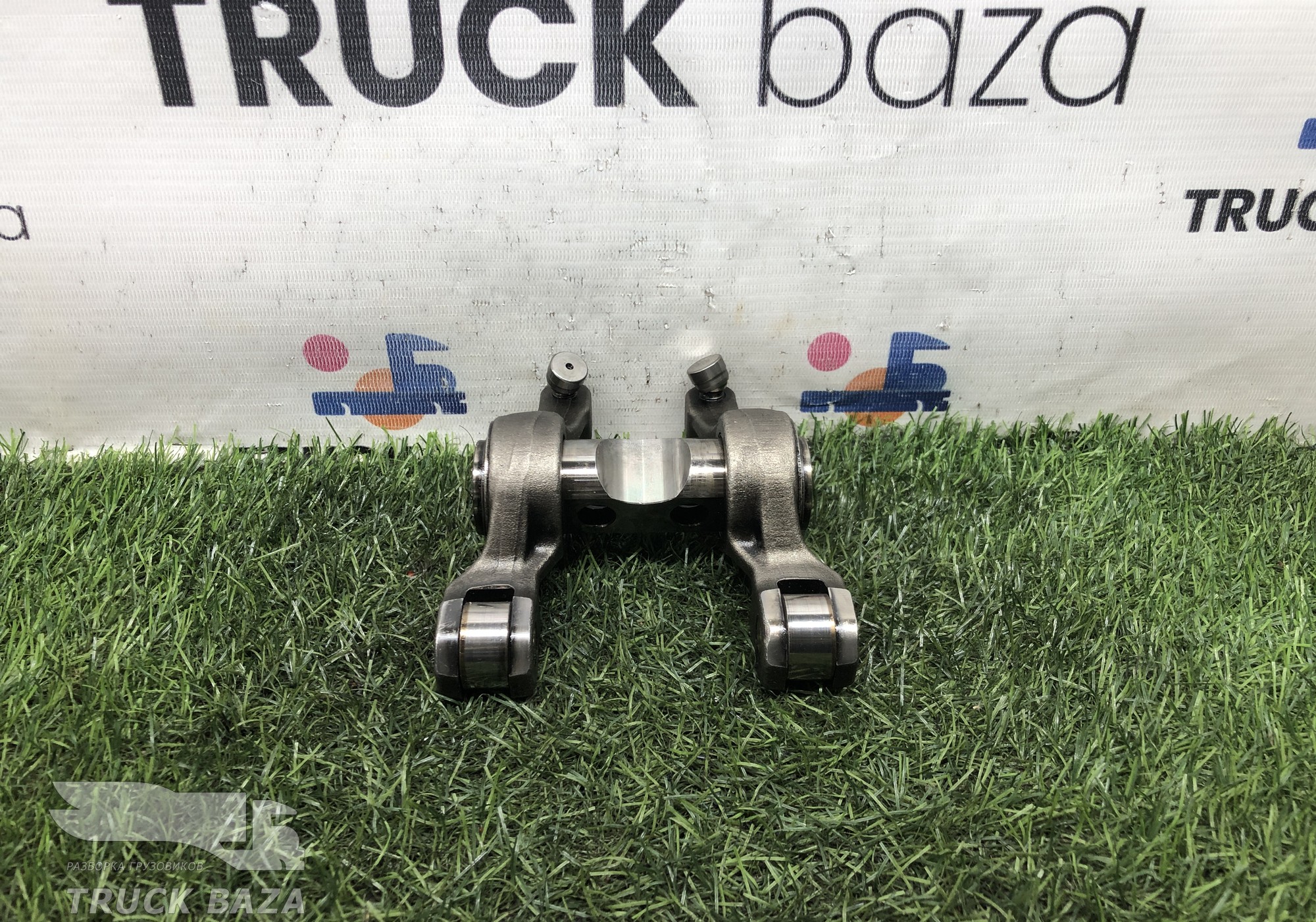 51042035065 Вал рокеров