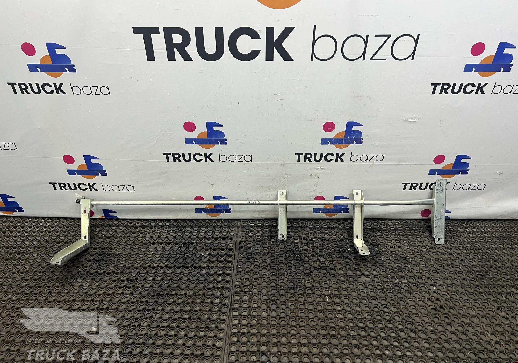 1836011 Кронштейн спойлера кабины правый для Daf XF106 (с 2012)