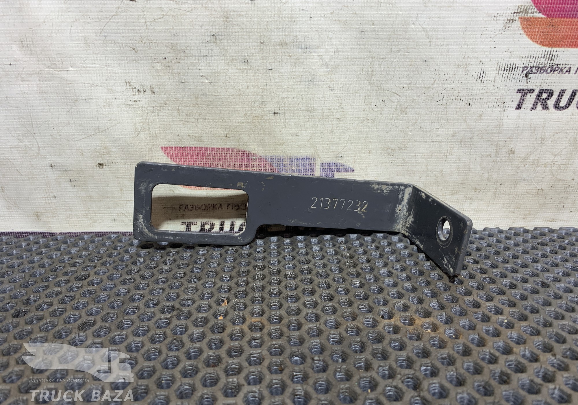 21377232 Кронштейн бачка мочевины для Volvo