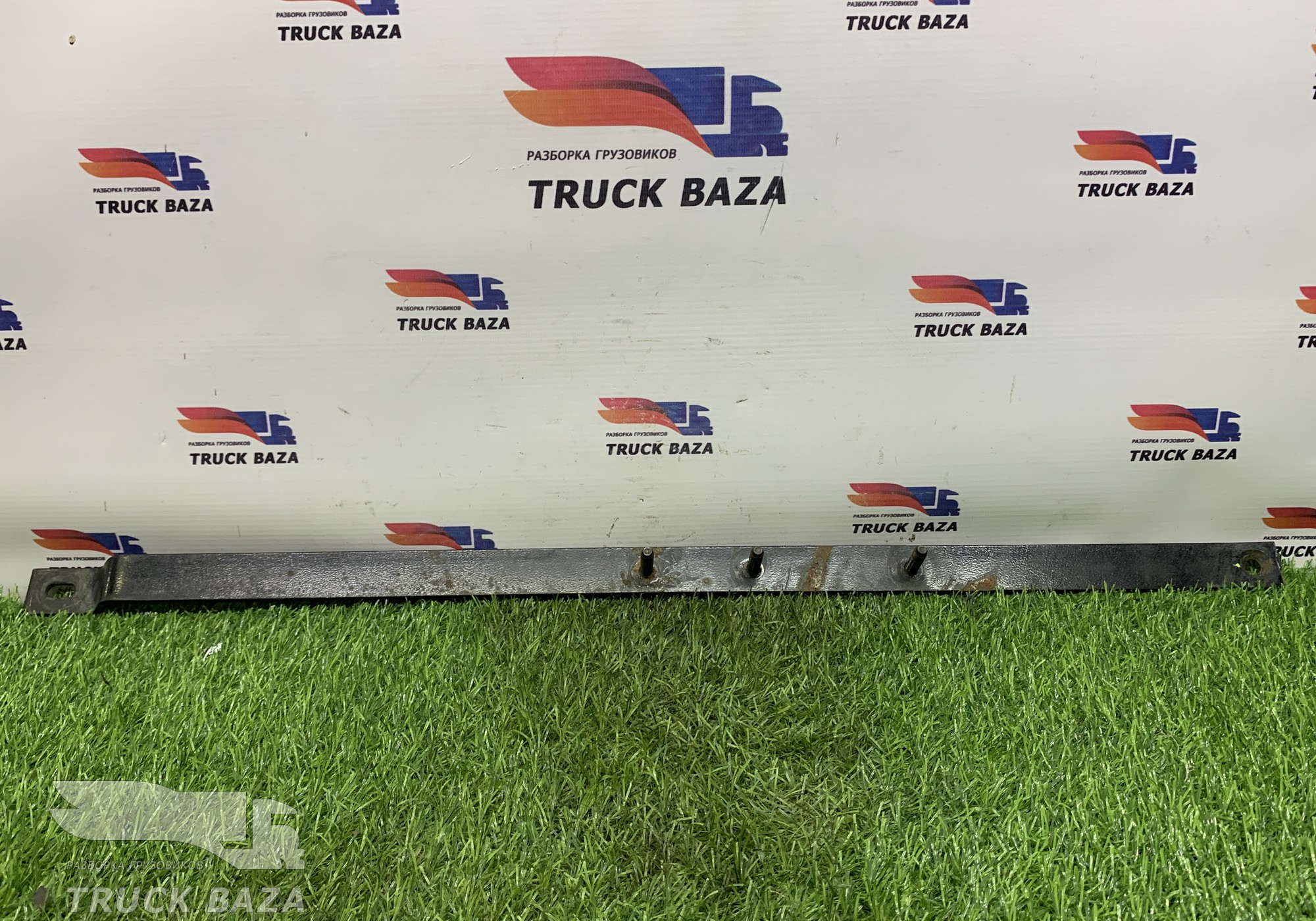 1689195 Кронштейн патрубков радиатора