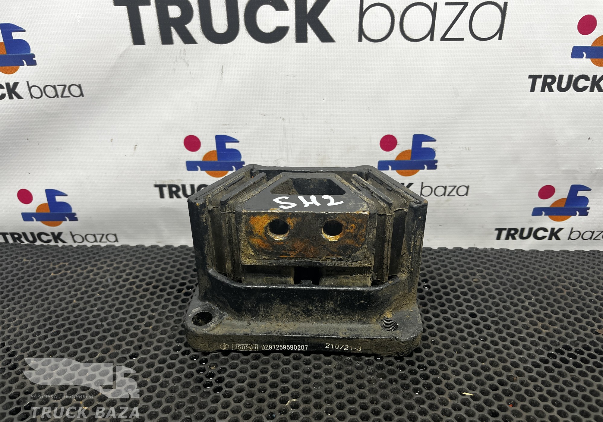 DZ97259590207 Подушка двигателя передняя левая для Shacman X3000 (с 2014)