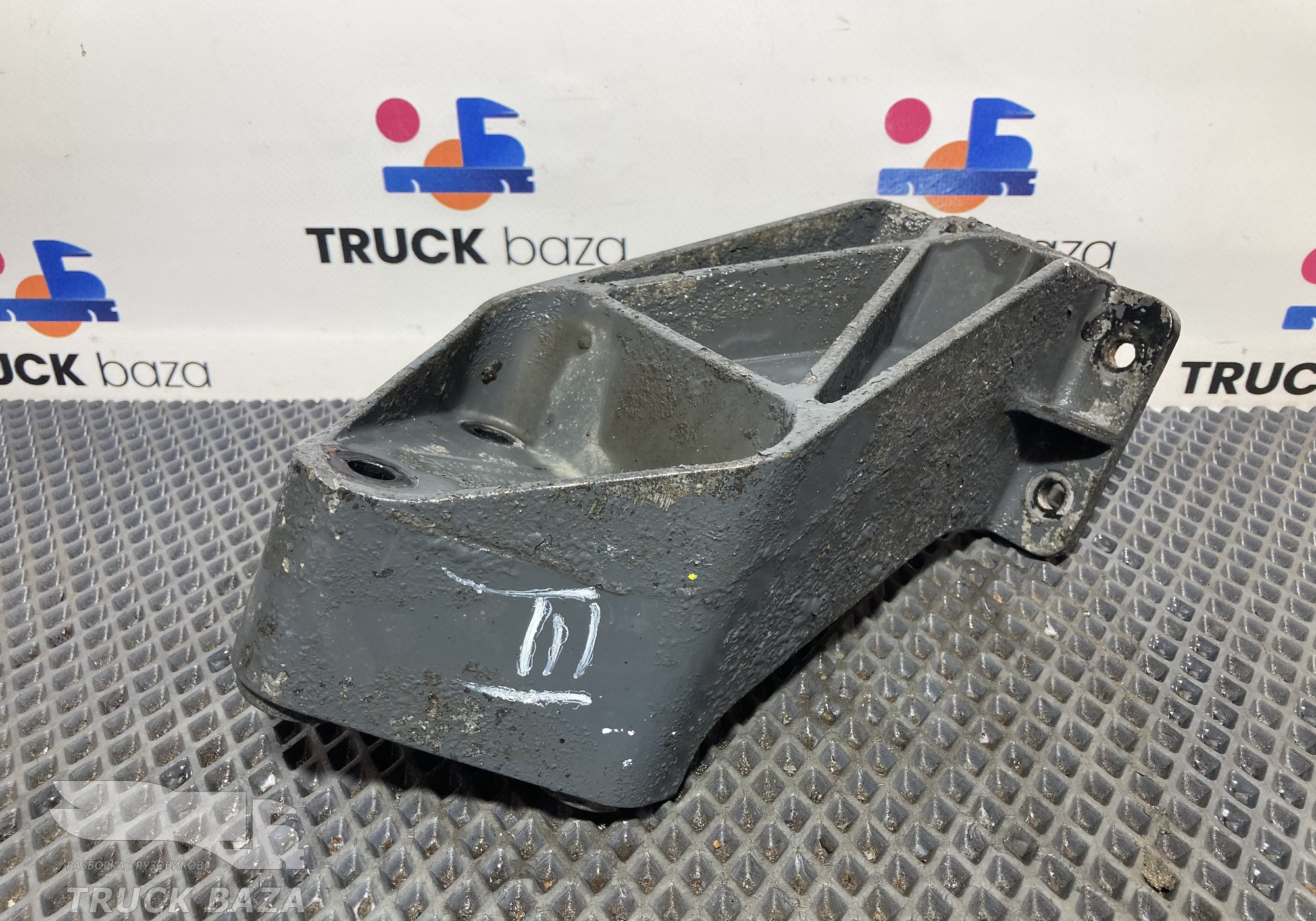 1371224 Кронштейн крепления крыла