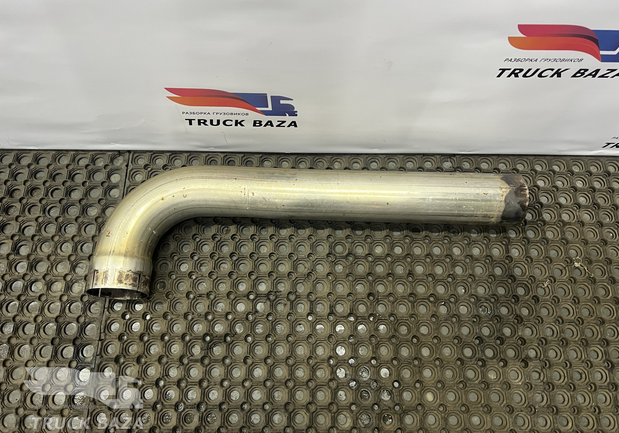 81152040712 Труба глушителя