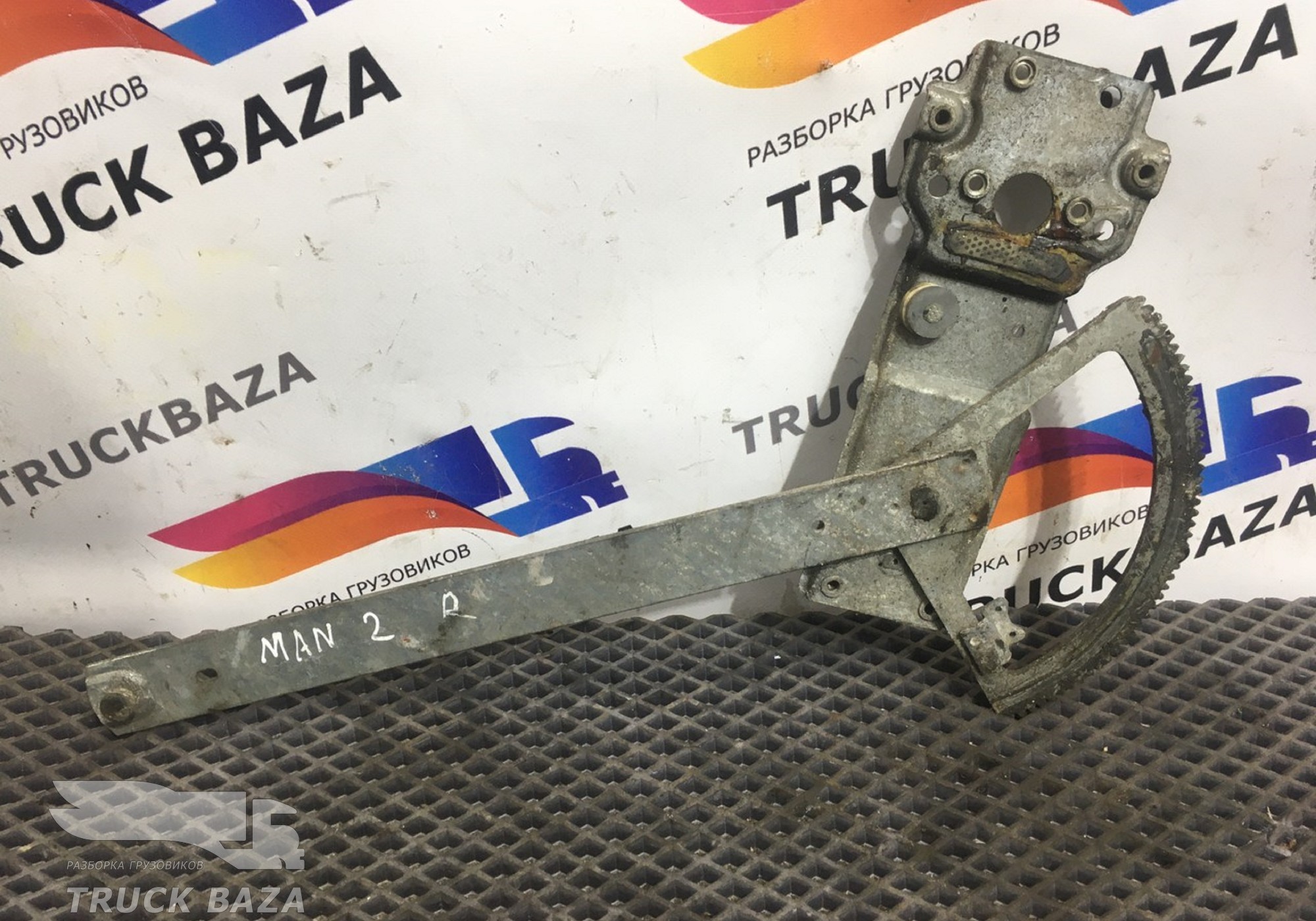 81626406056 Стеклоподъемник электрический правый для Man F2000