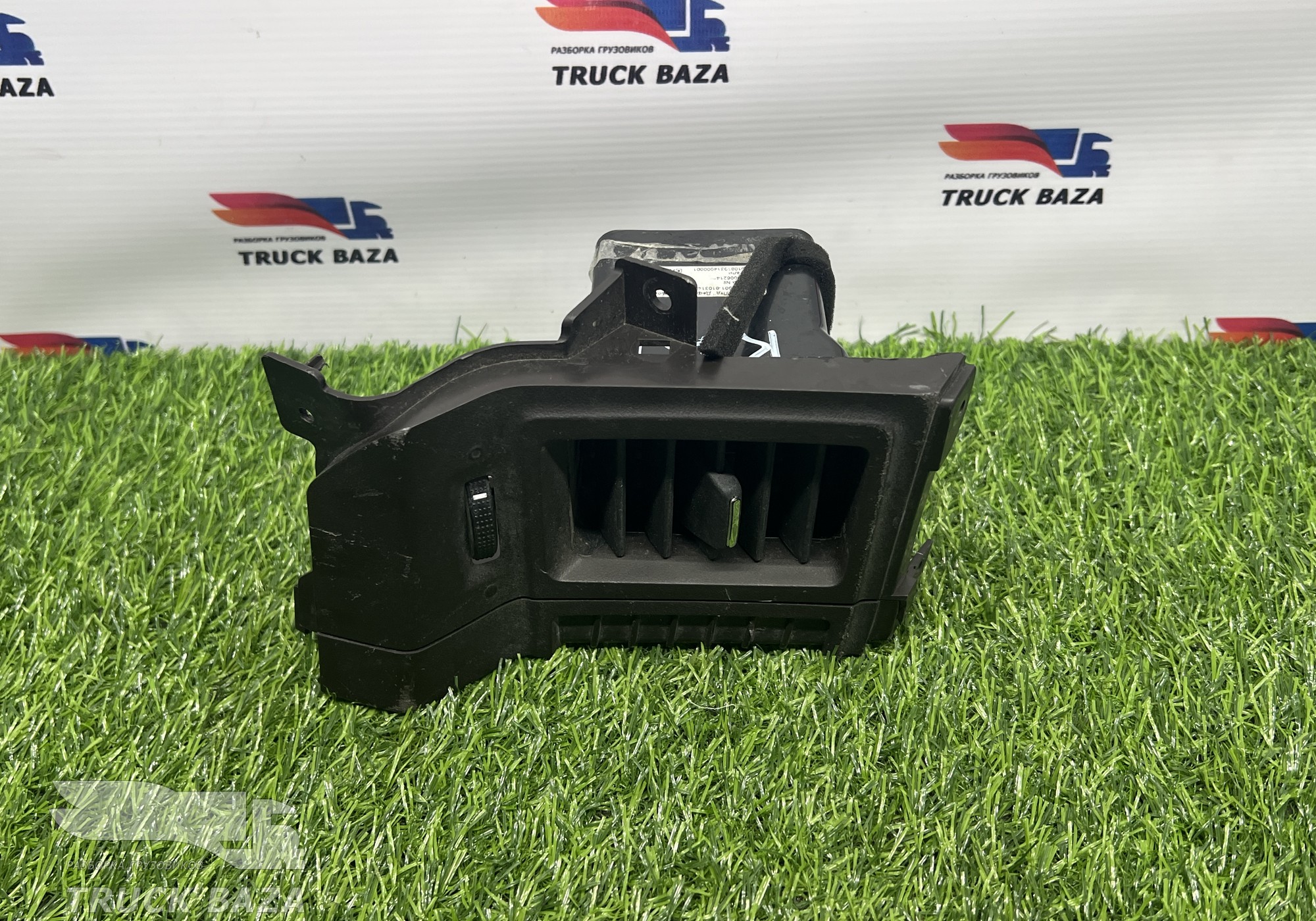 549018103140 Дефлектор воздушный правый для КАМАЗ 54901