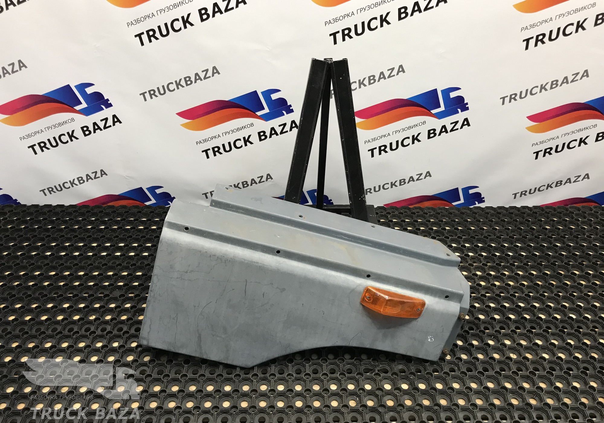 1817505 Продолжение крыла правое для Daf