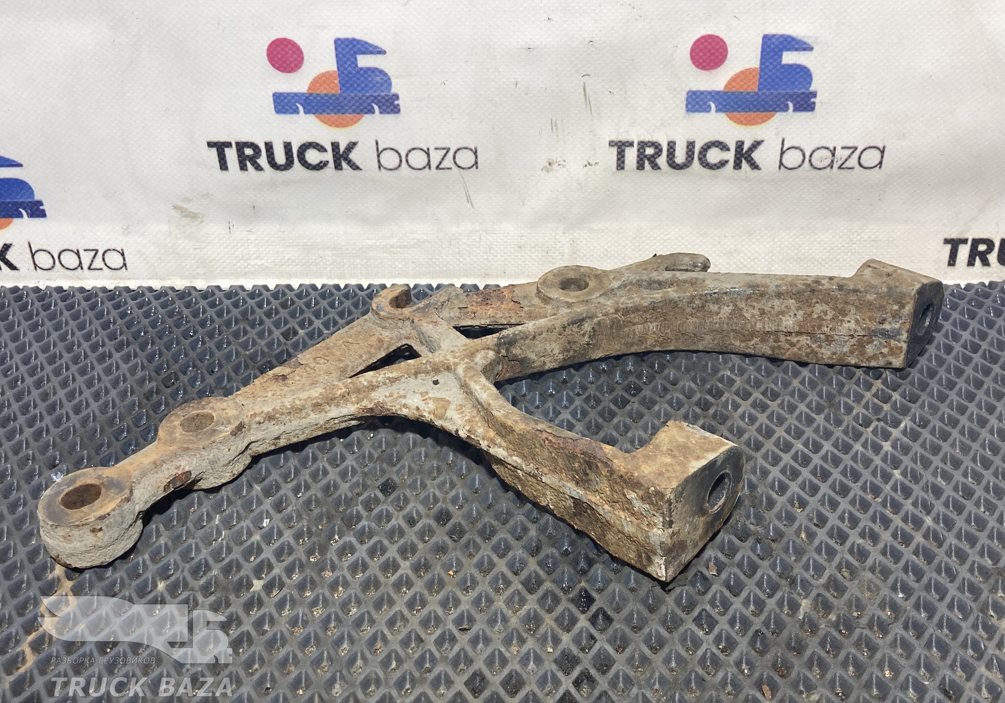 1333733 Кронштейн ящика АКБ