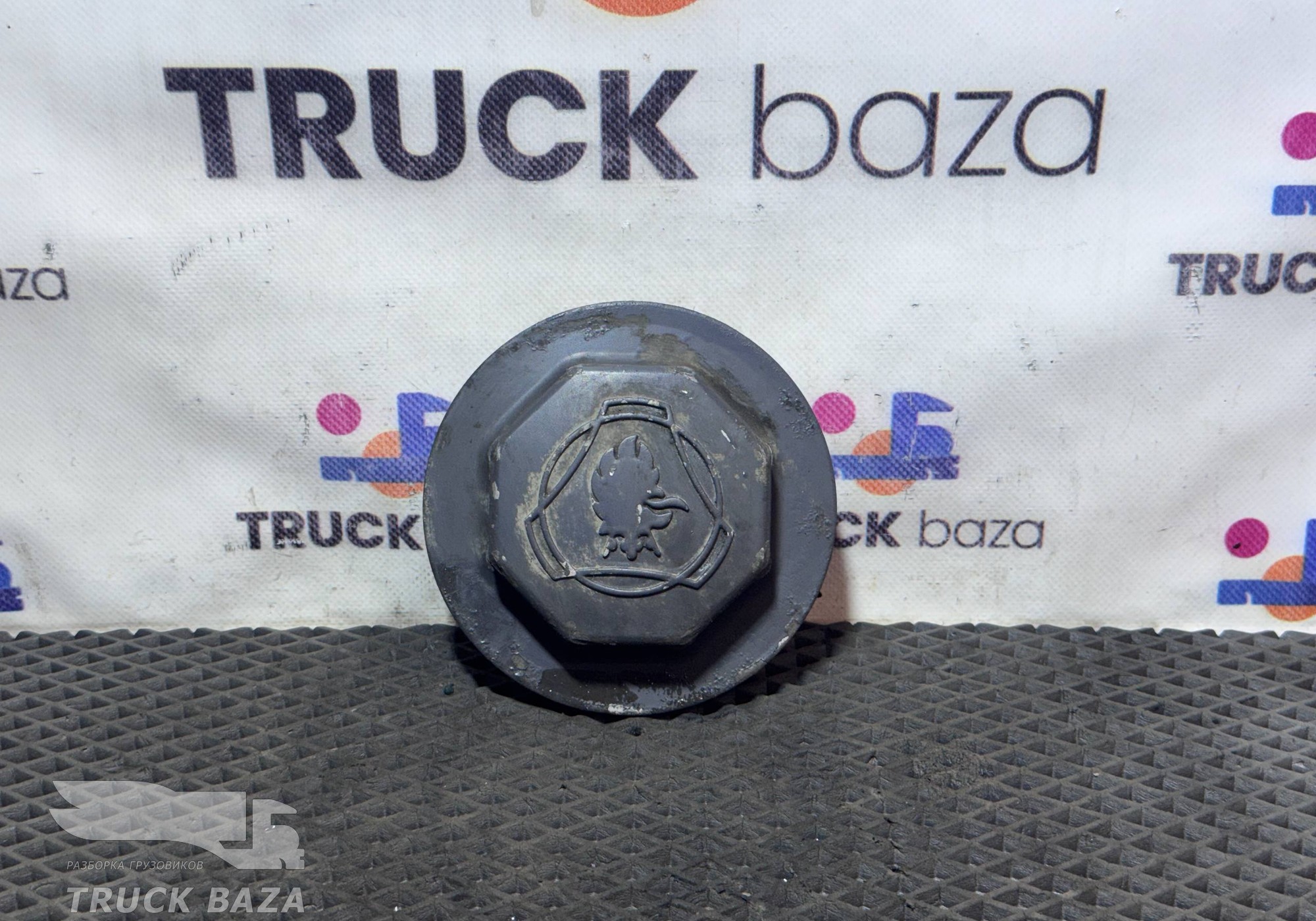 1864221 Крышка передней ступицы