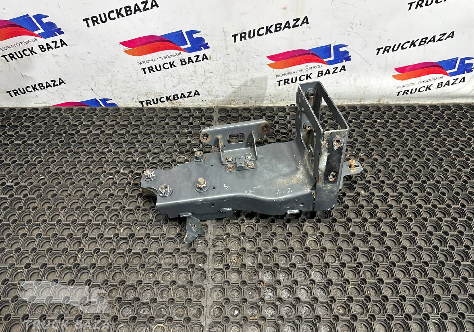 9606601230 Кронштейн подножки правый для Mercedes-Benz Actros New Actros MP4 (с 2011)