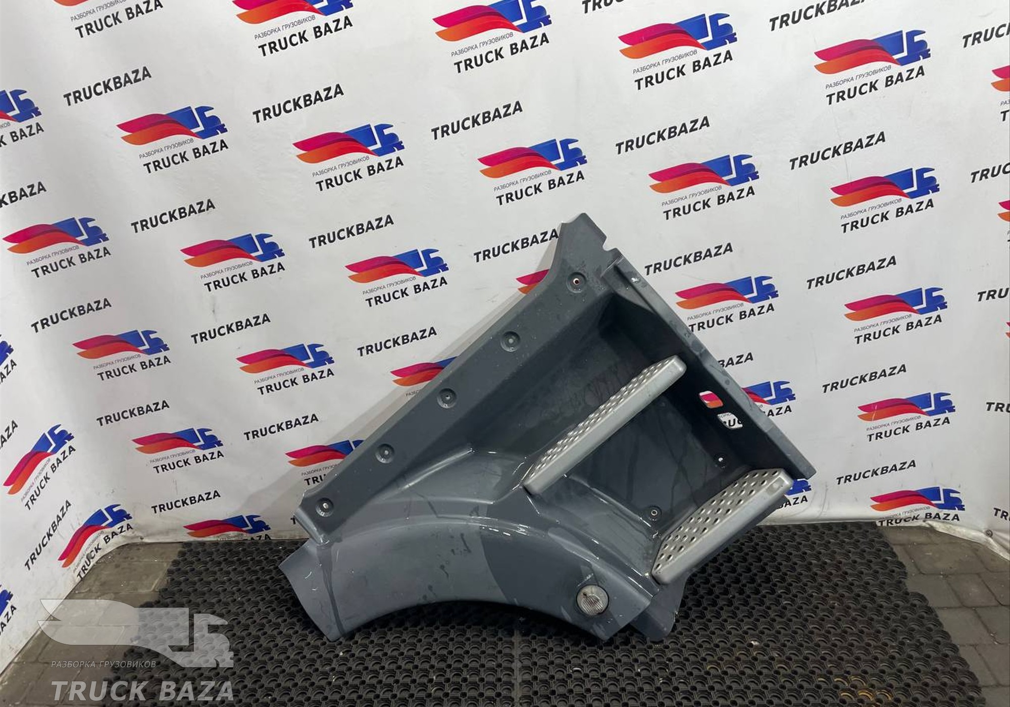 81615100914 Корпус подножек правый для Man TGX II (с 2012)