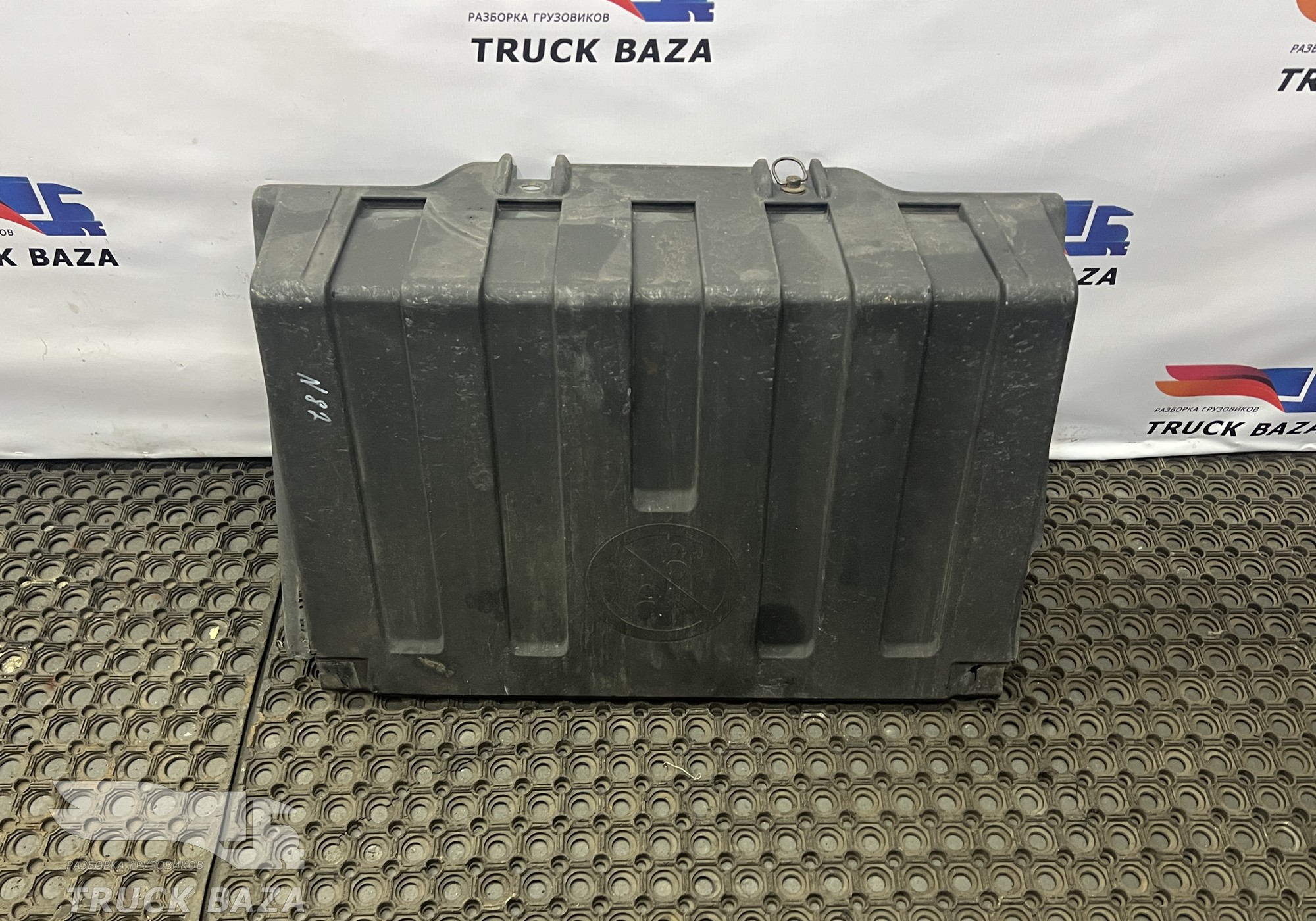 81418600139 Крышка аккумуляторного ящика