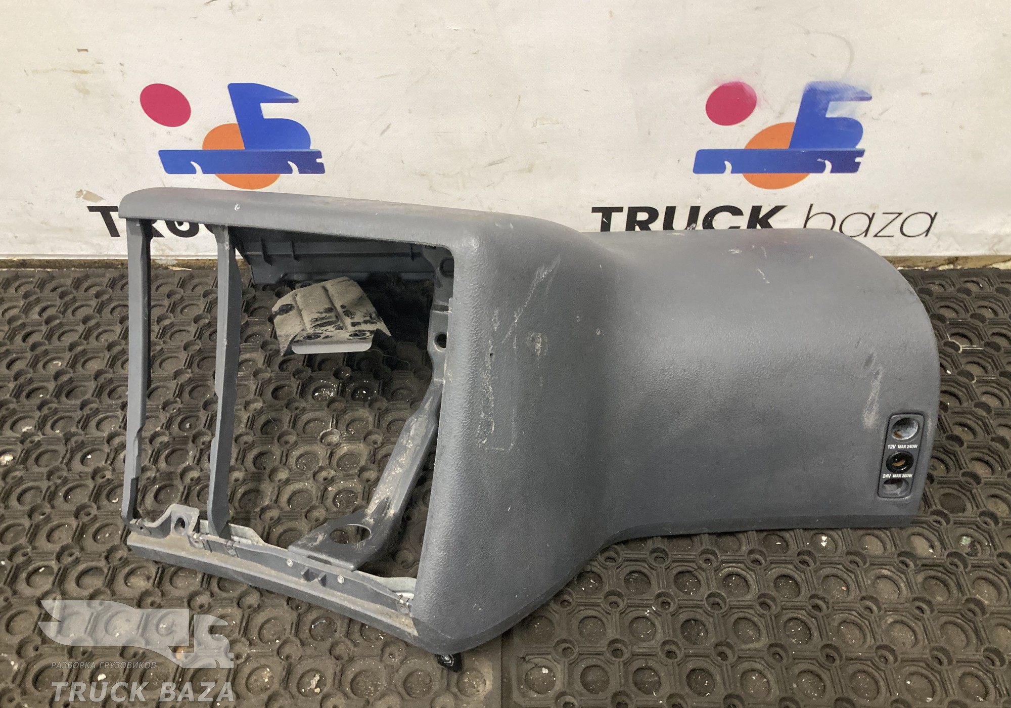 2157402 Накладка панели приборов