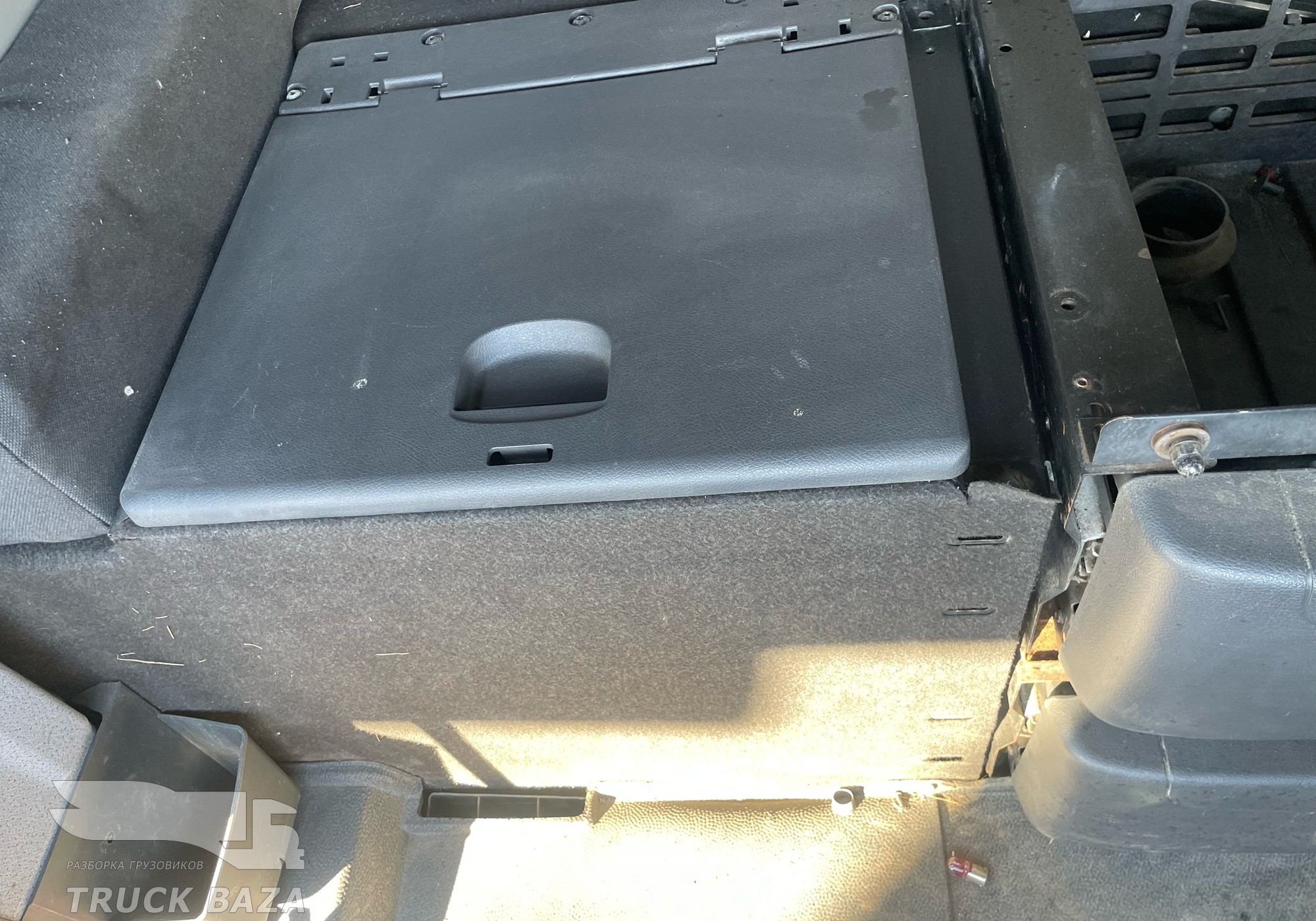 A9438400406 Ящик инструментальный правый для Mercedes-Benz Actros MP2 (с 2002 по 2008)