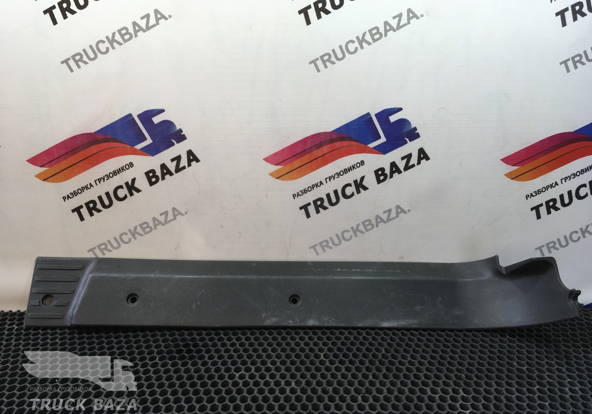81615100788 Накладка порога правая для Man TGX I (с 2007)