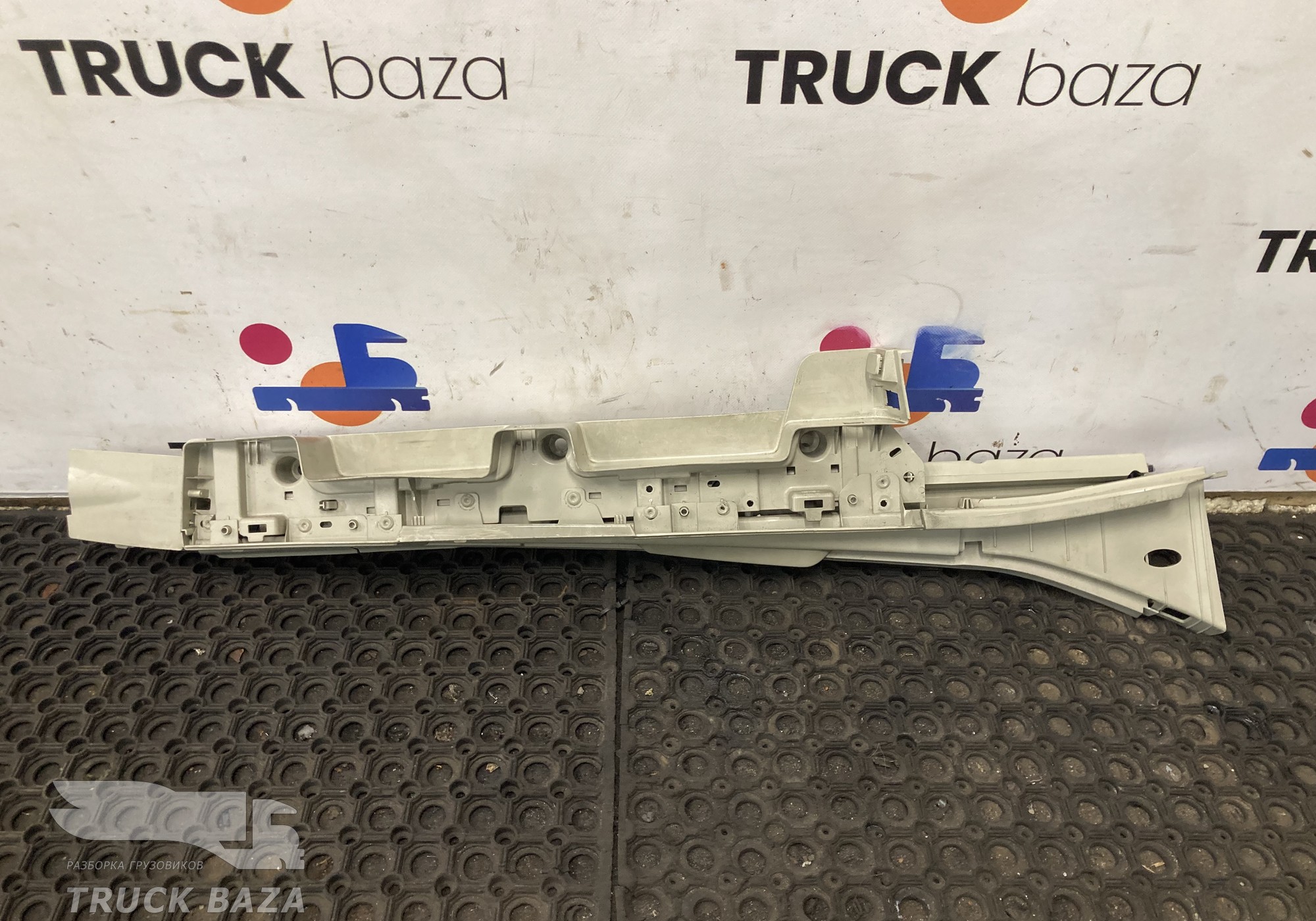 84321128 Корпус бокового плафона левый для Volvo FH 4 (с 2012)