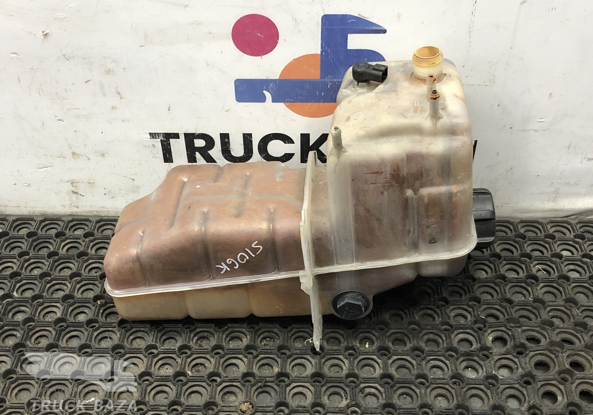 2401668 Бачок расширительный