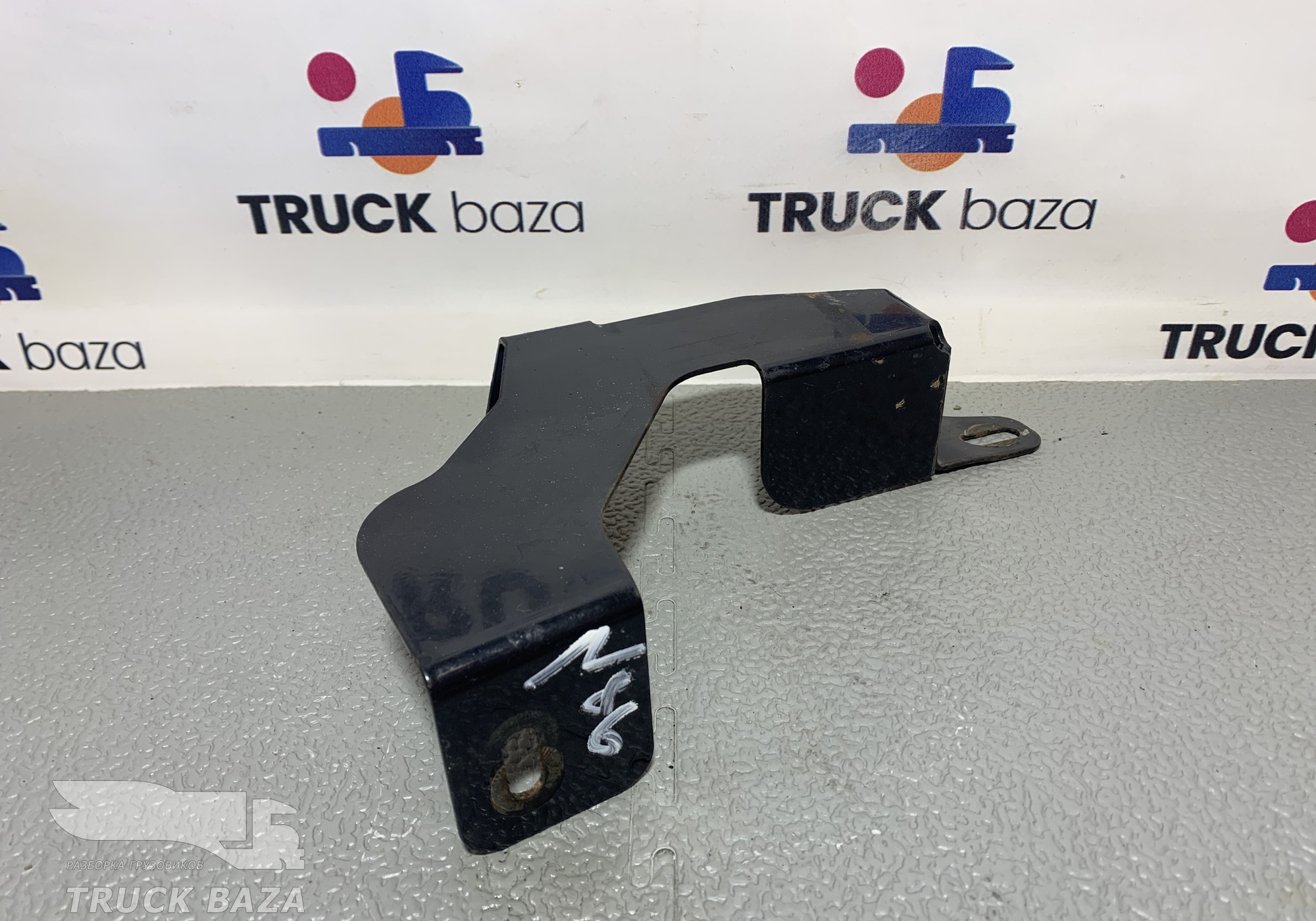 81326410204 Кронштейн троса КПП