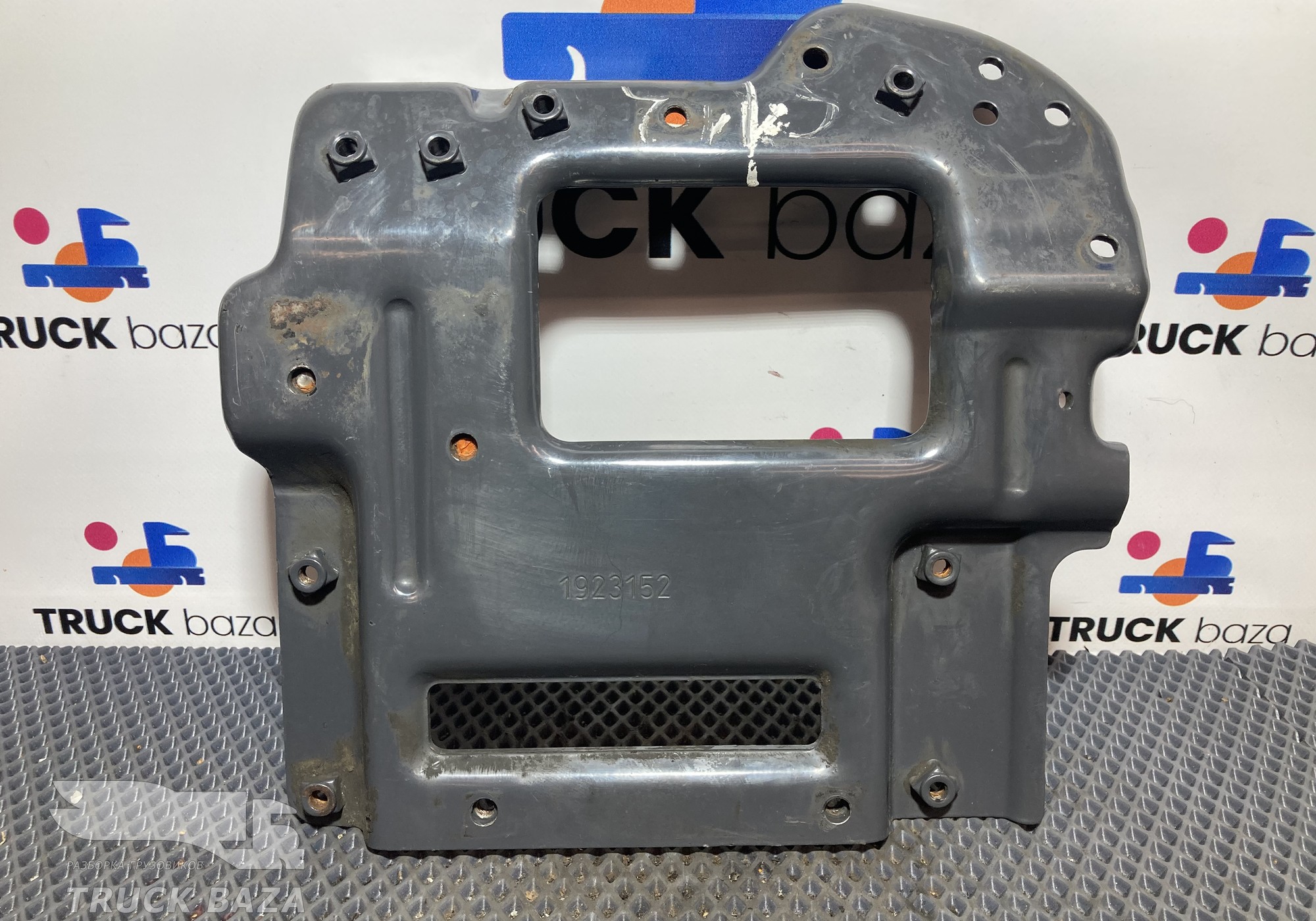 1923152 Кронштейн усилителя бампера левый