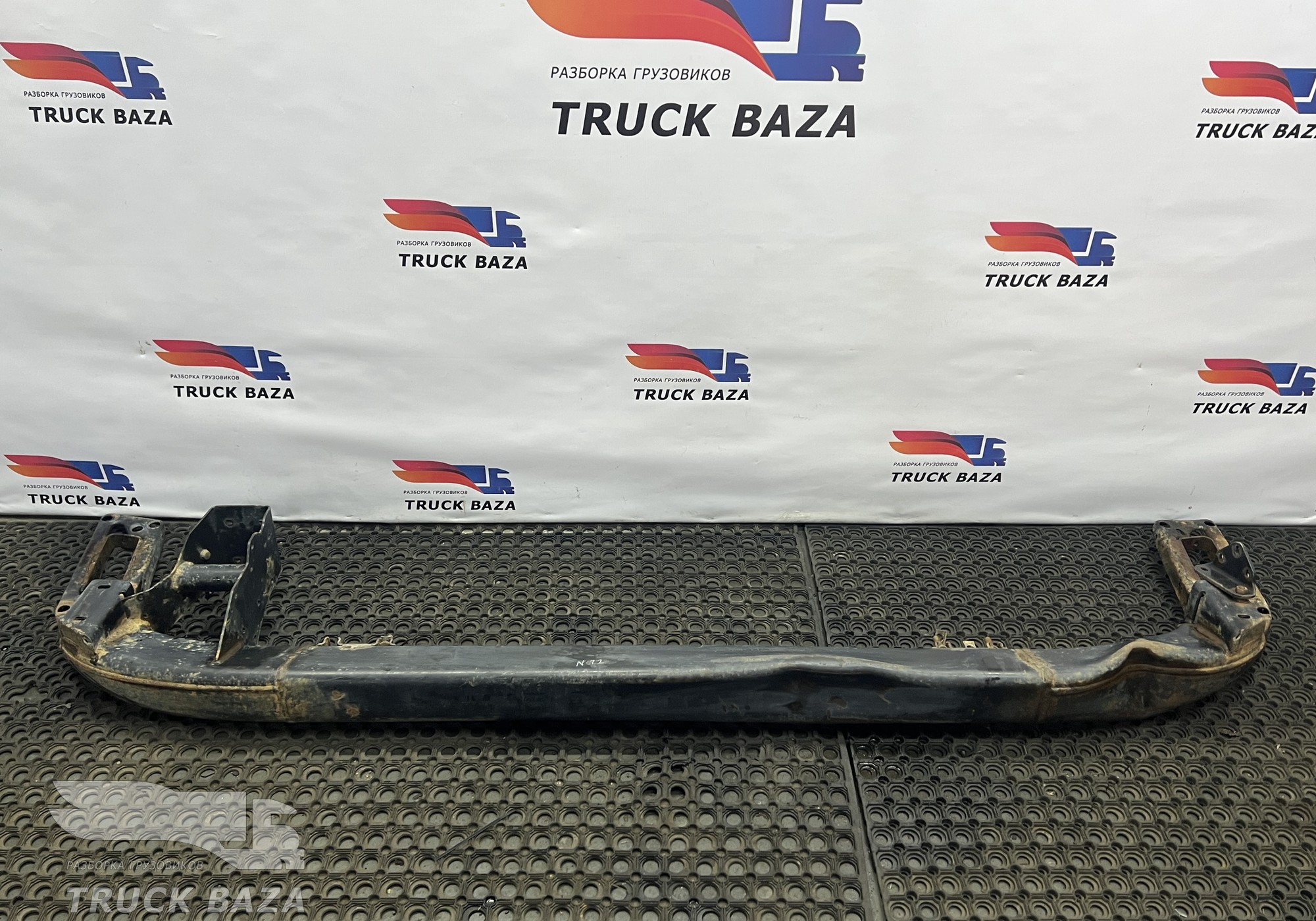 81416505024 Усилитель переднего бампера