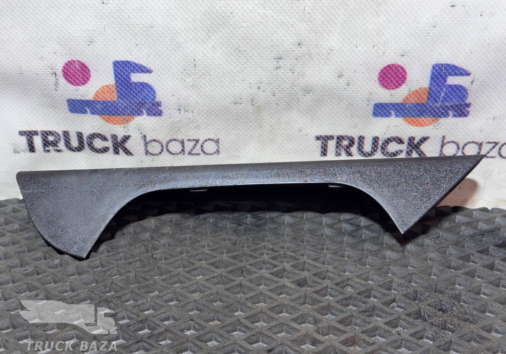 549016102084 Накладка ручки двери правая для КАМАЗ 54901