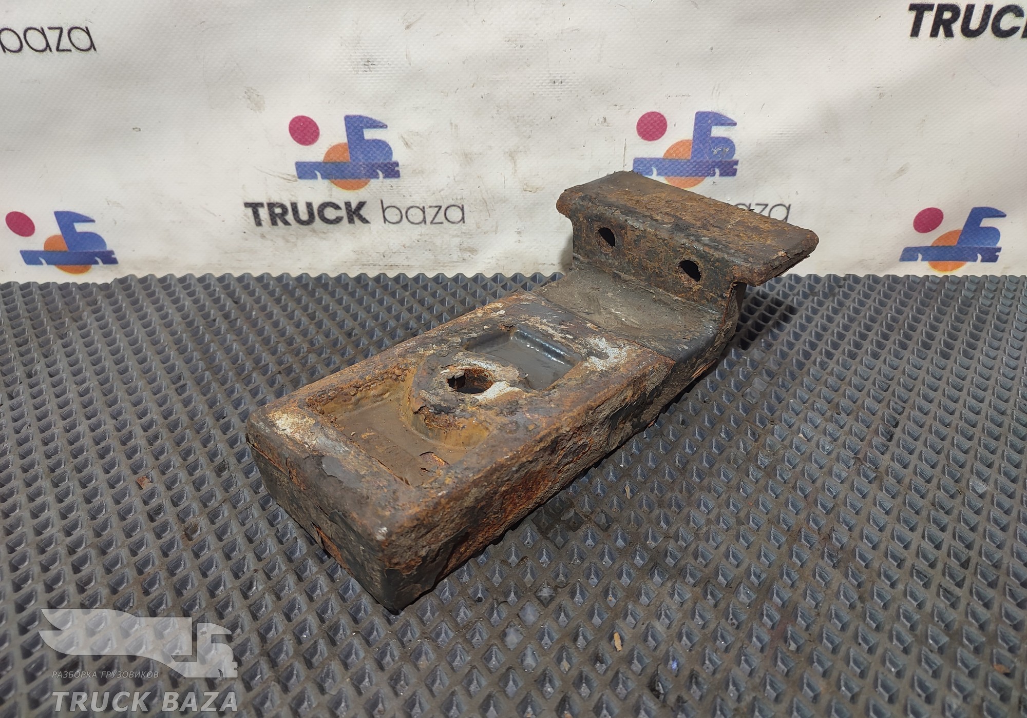 1485740 Кронштейн переднего стабилизатора