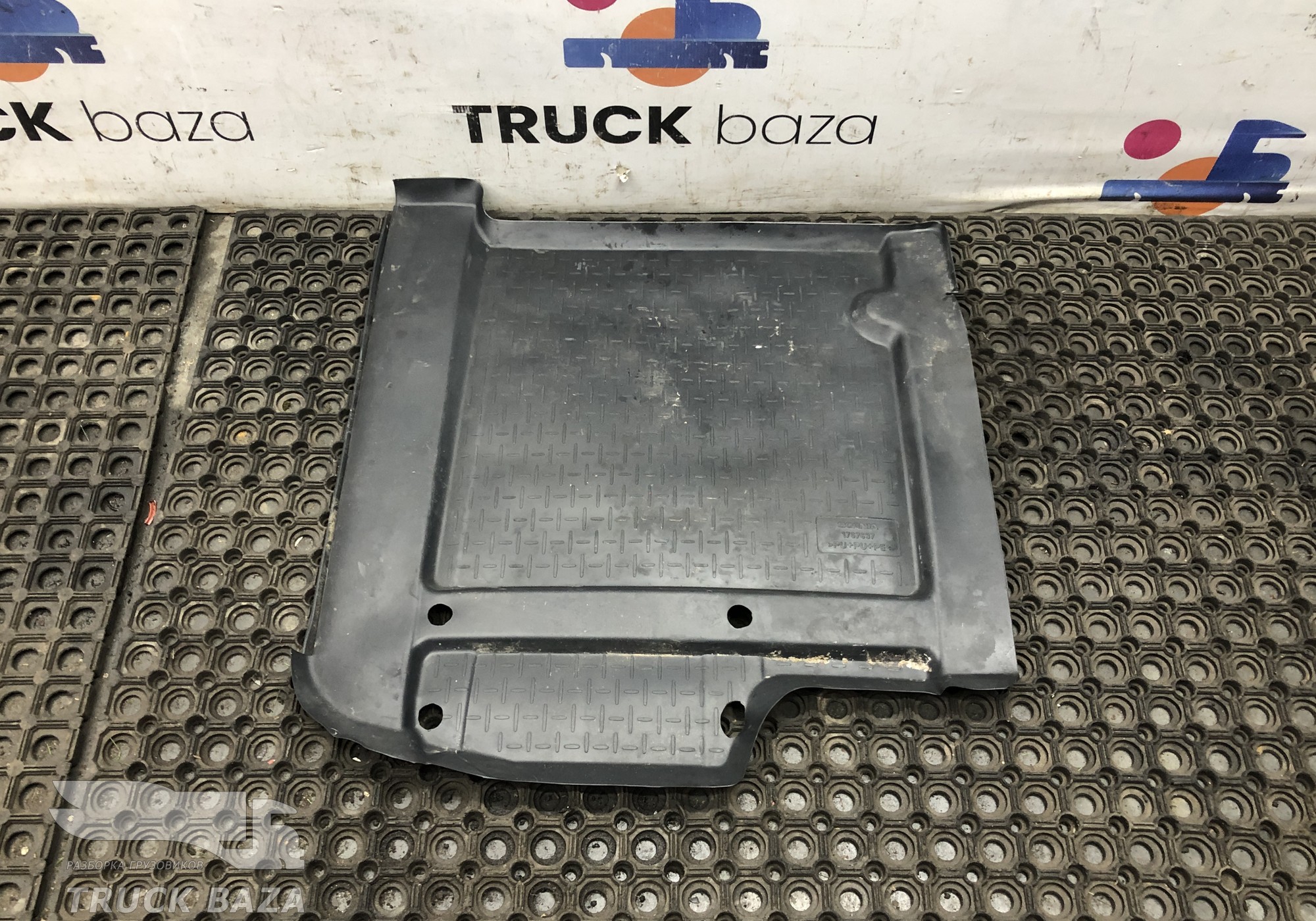 1767687 Коврик кабины задний