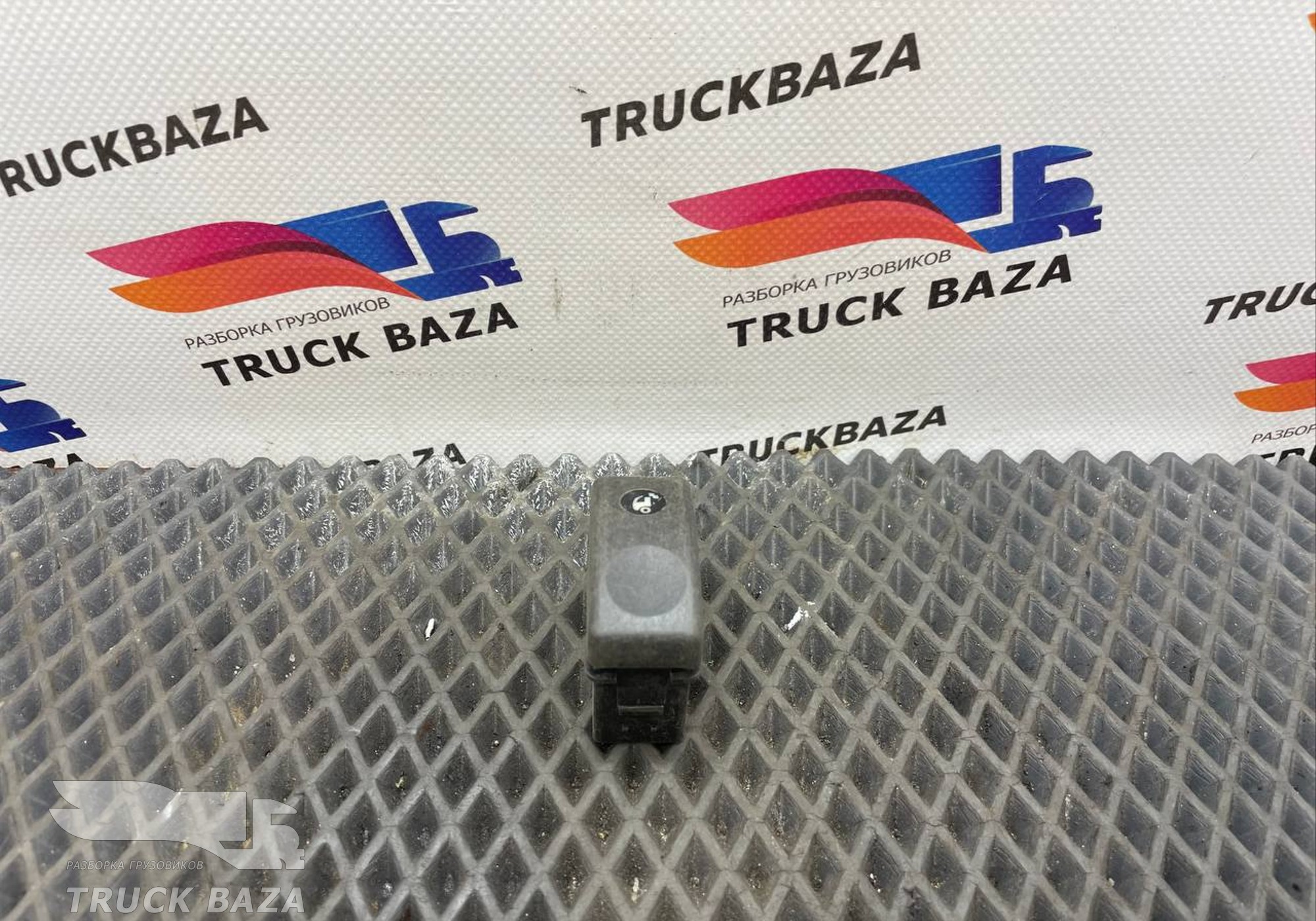 1435596 Кнопка люка для Daf XF105 (с 2005)