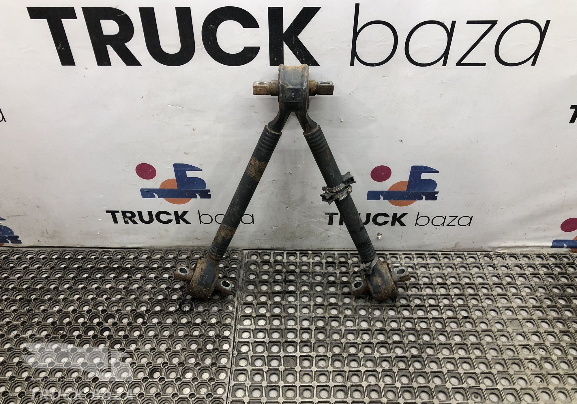 A9423500505 Тяга реактивная V-образная