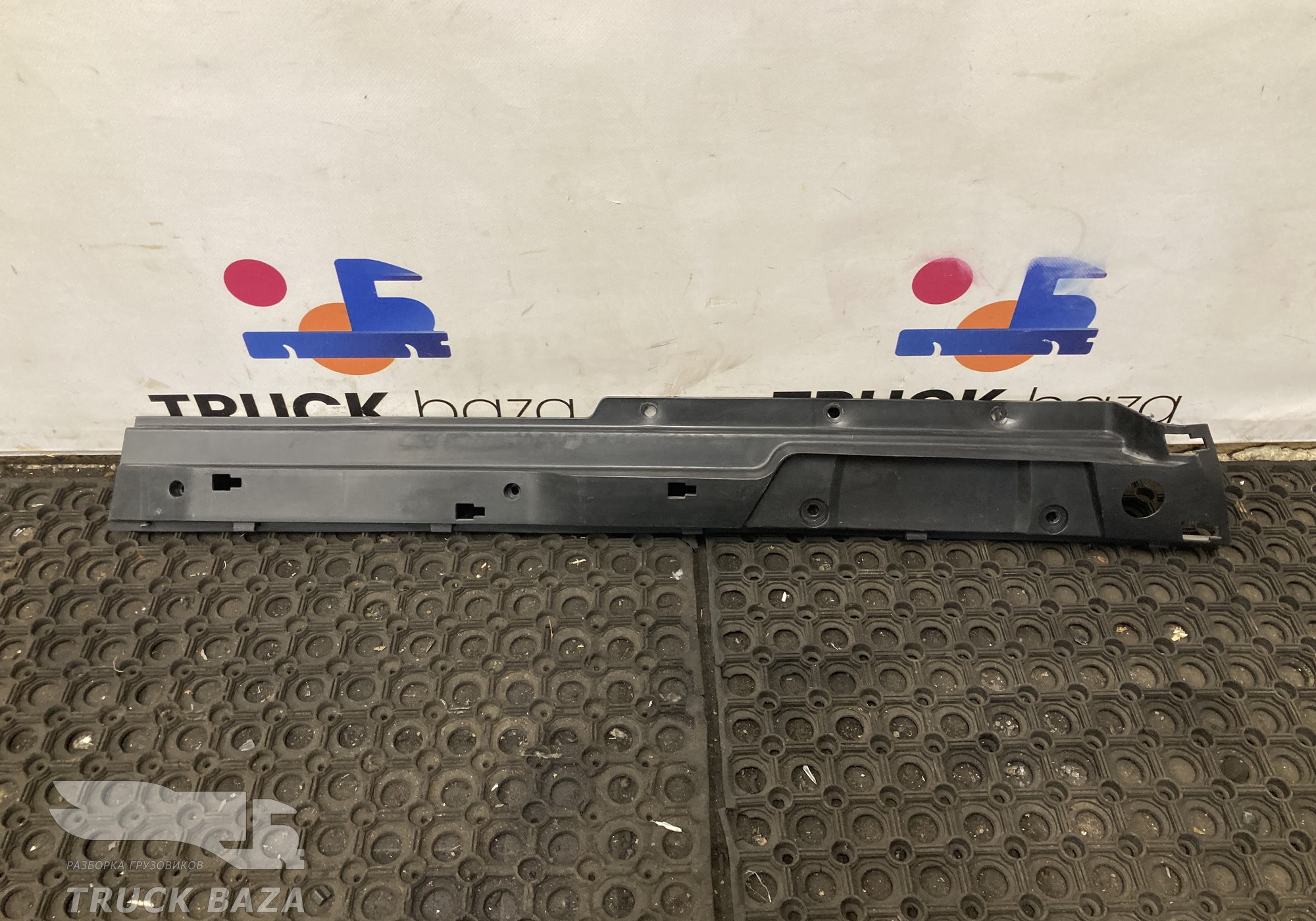 810W629300263 Накладка потолка левая для Sinotruk Sitrak C7H