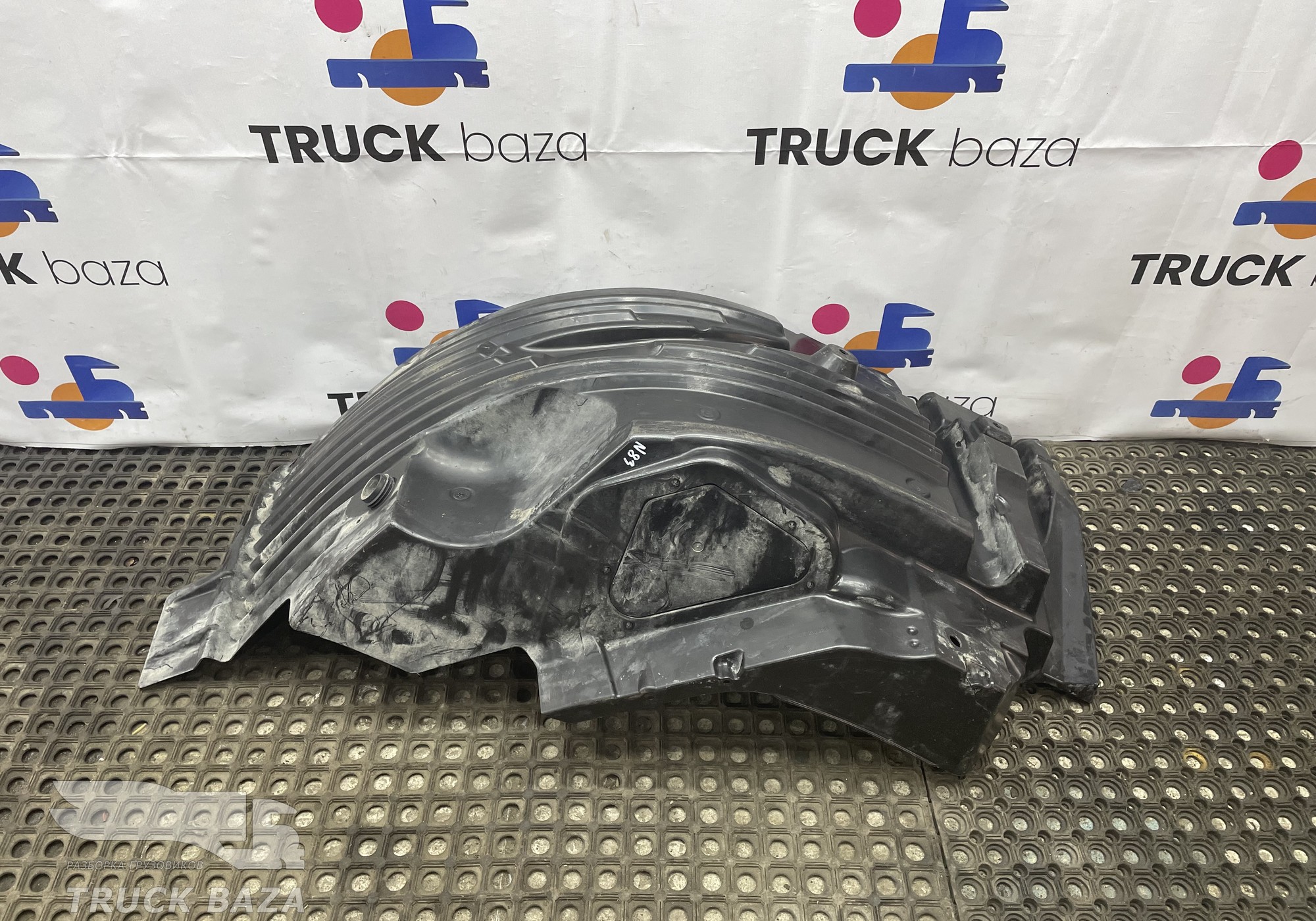 81612300284 Крыло переднее правое передняя часть