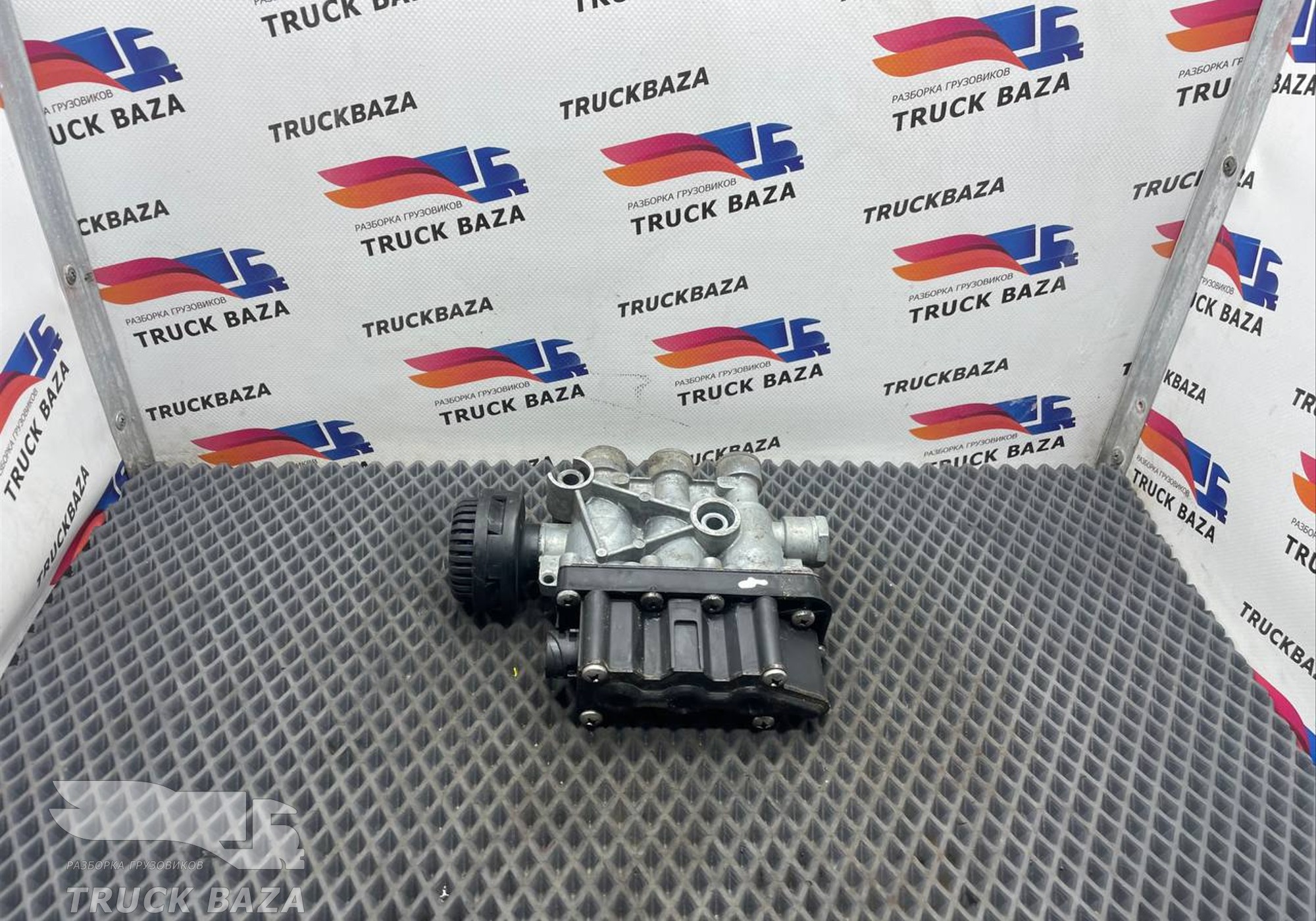 37540460240 Кран уровня пола главный для КАМАЗ 54901