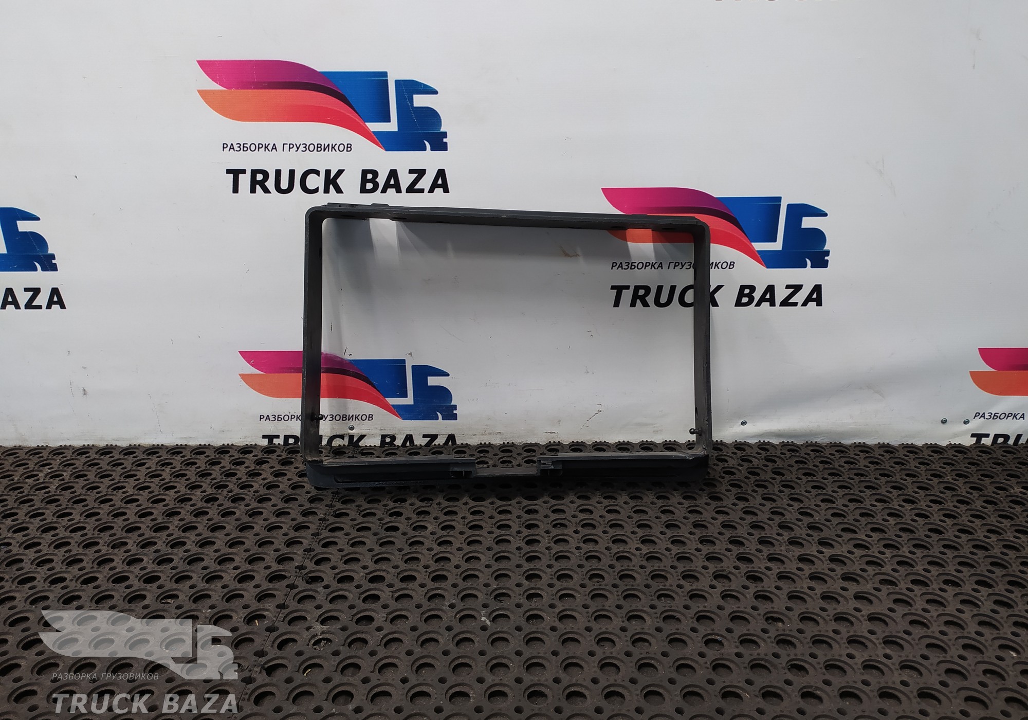 1891517 Рамка люка вещевого ящика левая для Scania 5-series R (с 2004 по 2016)