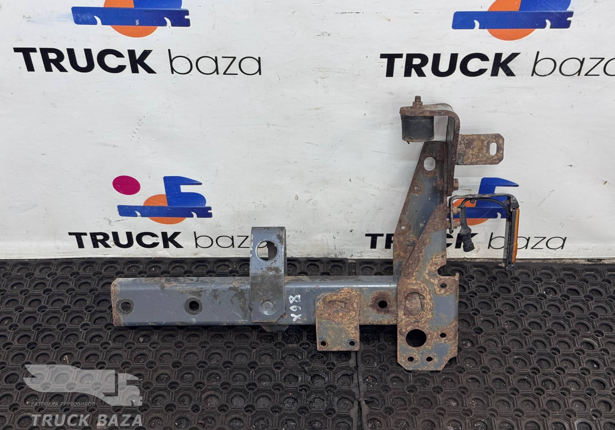 1686536 Кронштейн крыла переднего левого для Daf XF105 (с 2005)