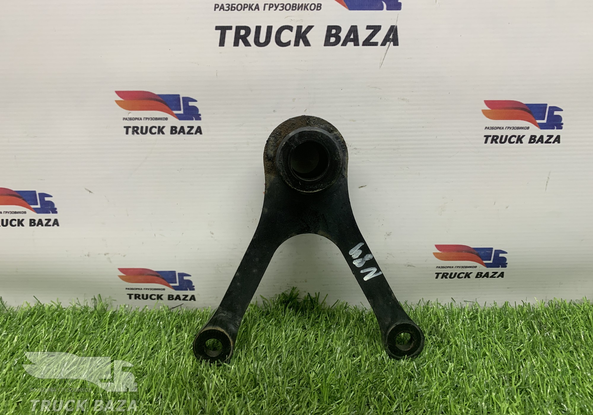 81417205358 Кронштейн цилиндра подъема кабины