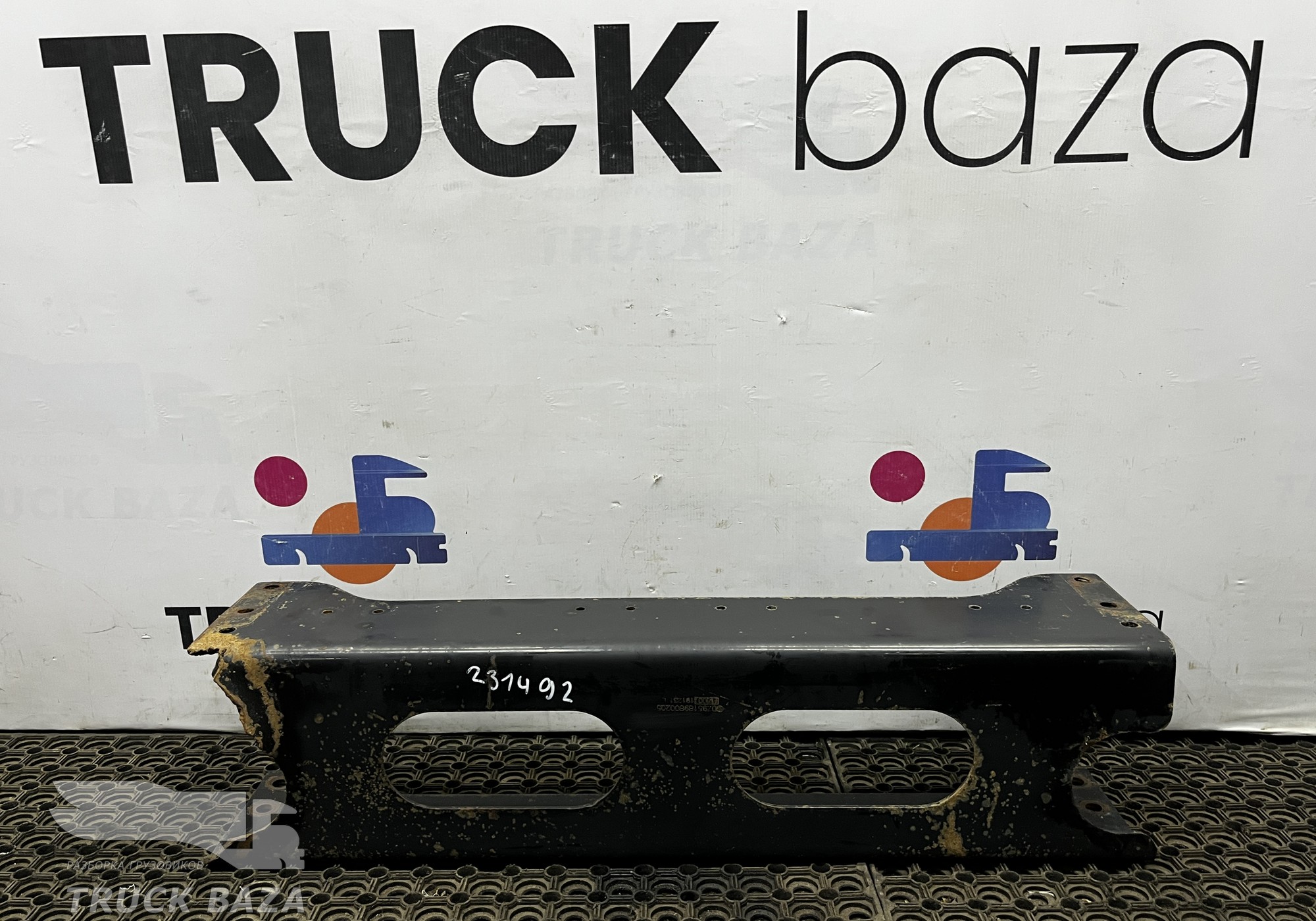 DZ95189800205 Траверса рамы передняя поперечная для Shacman F3000 (с 2009)
