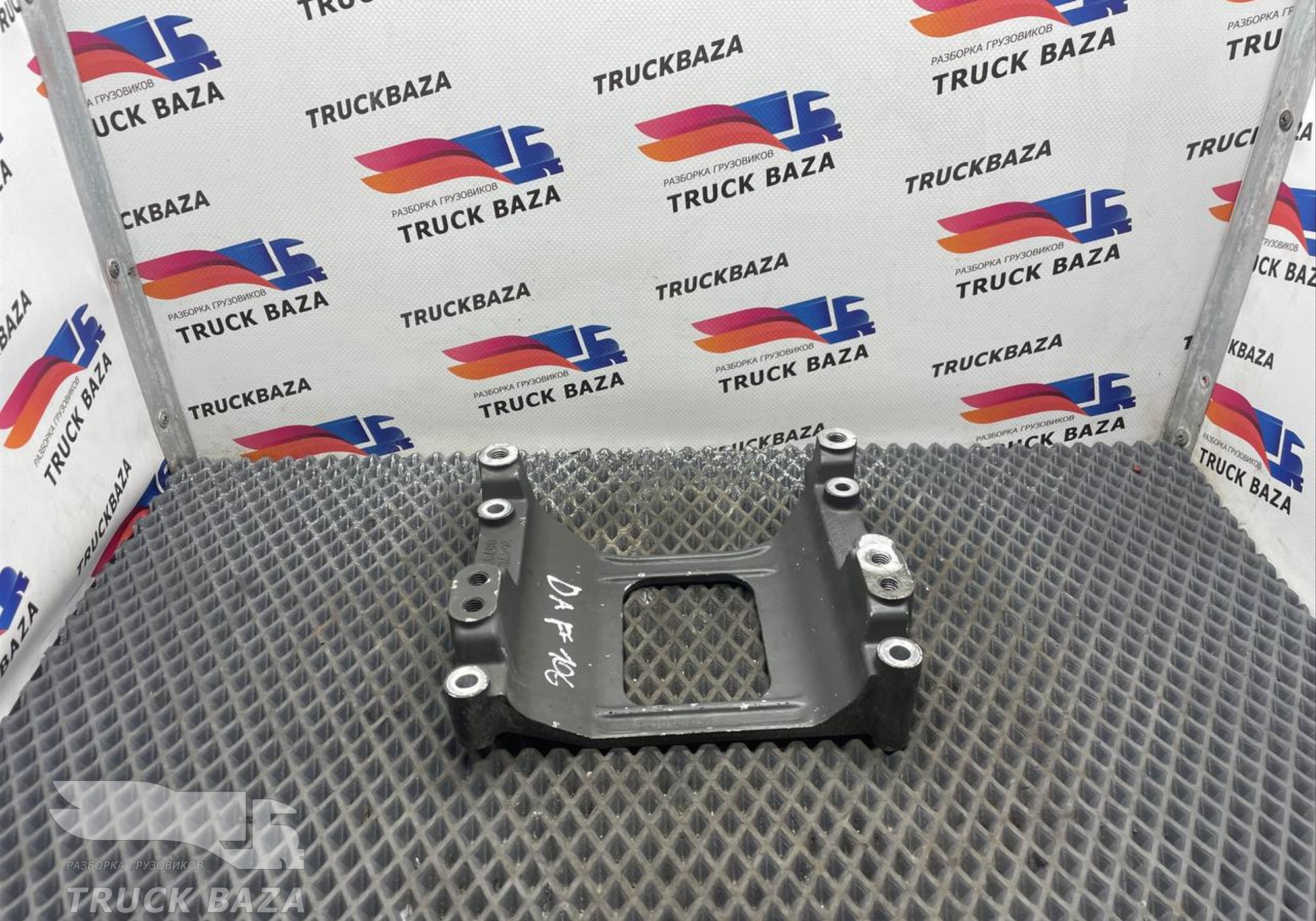 2047510 Кронштейн генератора для Daf XF106 (с 2012)