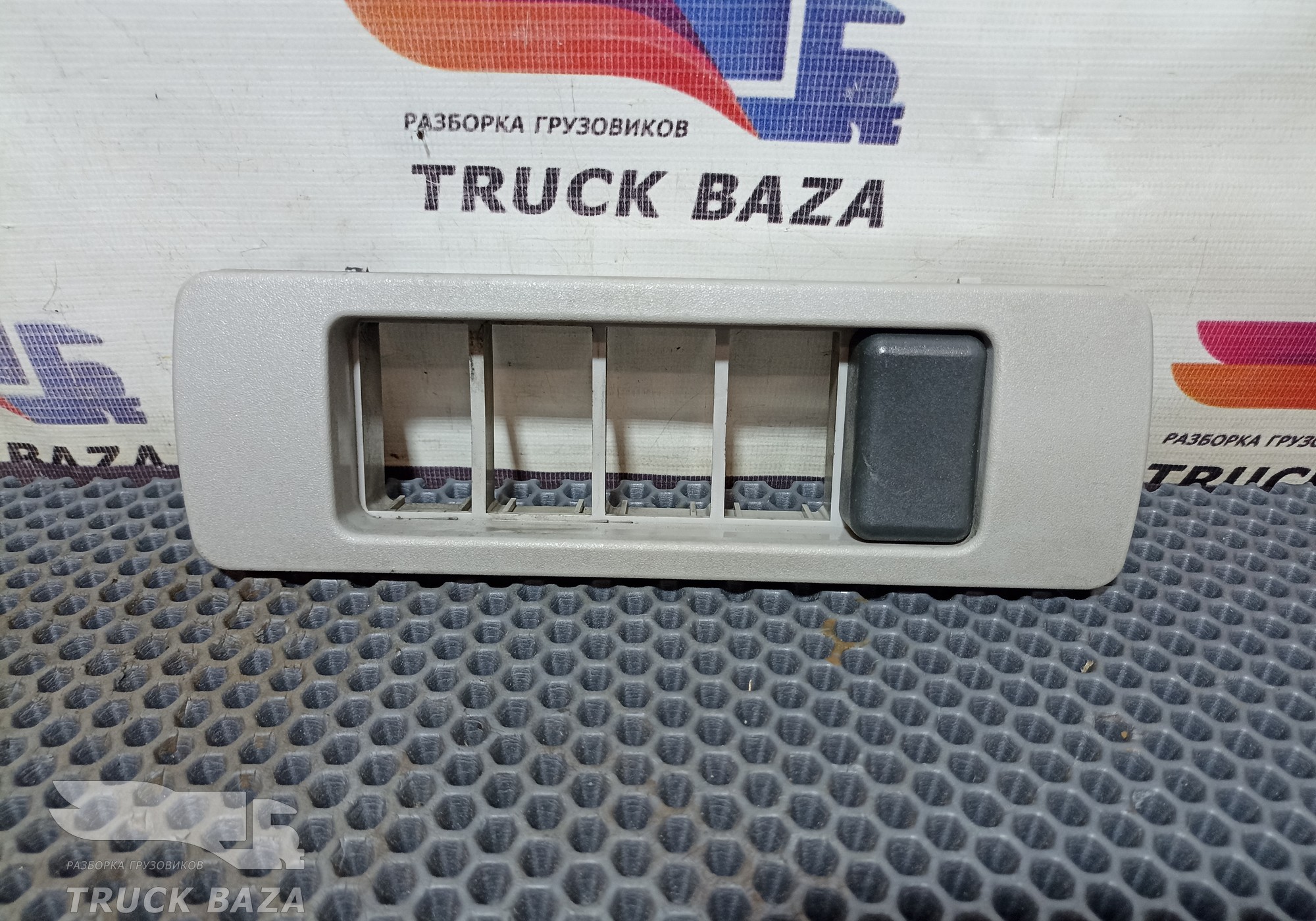 20372024 Рамка кнопок для Volvo FH 2 (с 2002 по 2008)