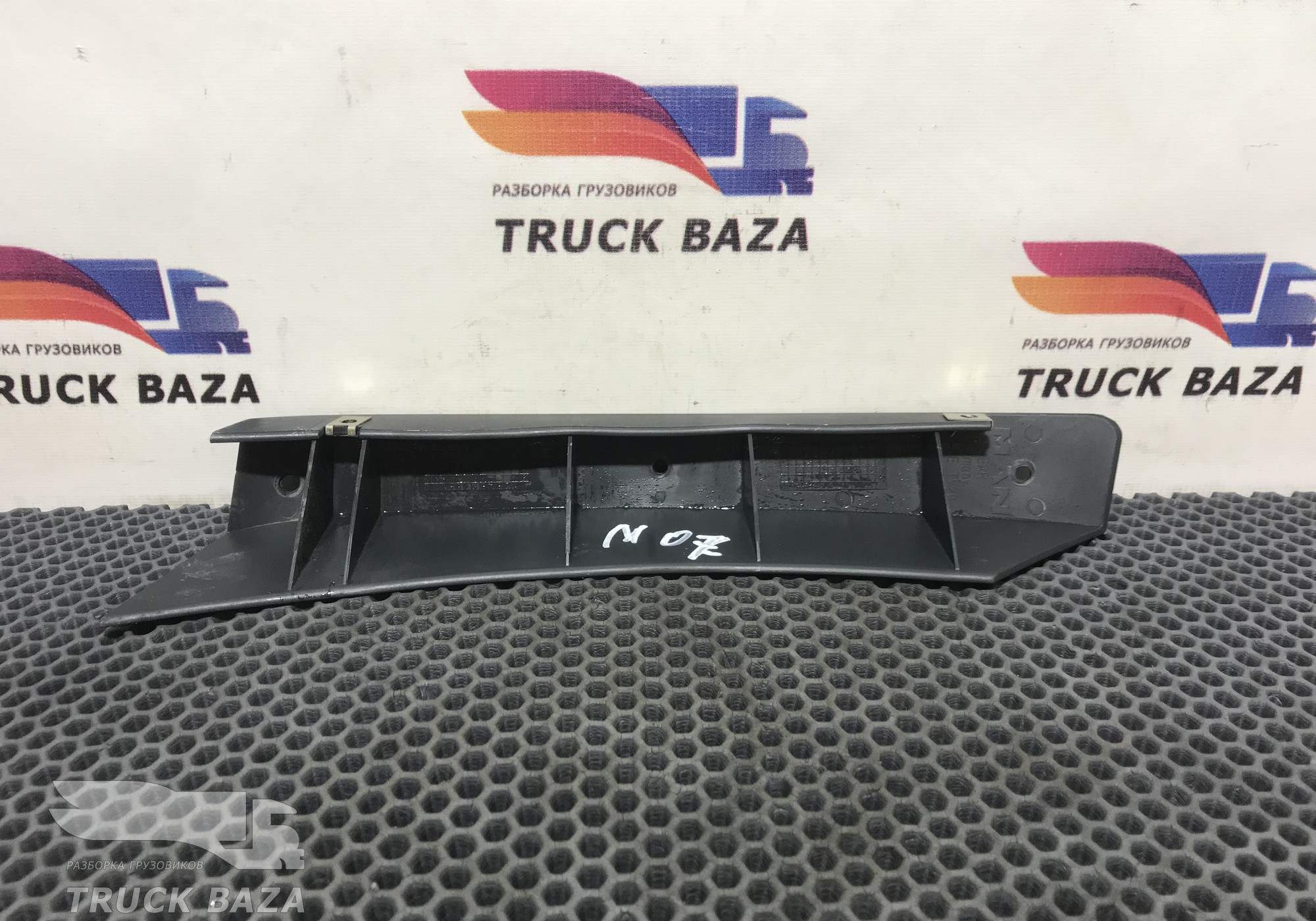81629300168 Накладка потолка правая для Man TGX I (с 2007)