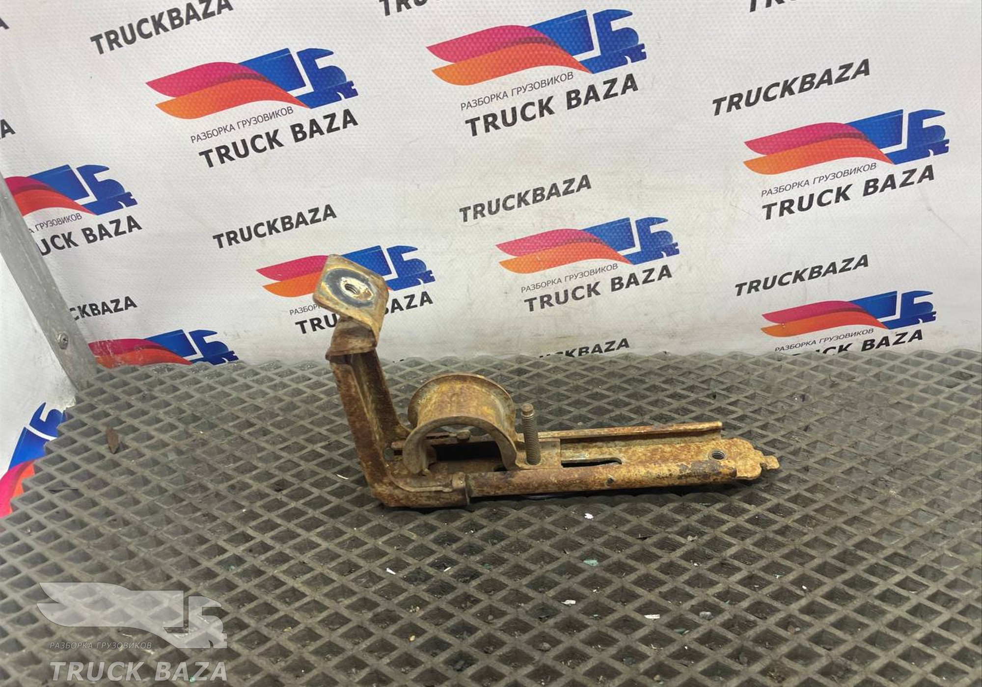 7421094456 Кронштейн крепления крыла задней оси для Renault