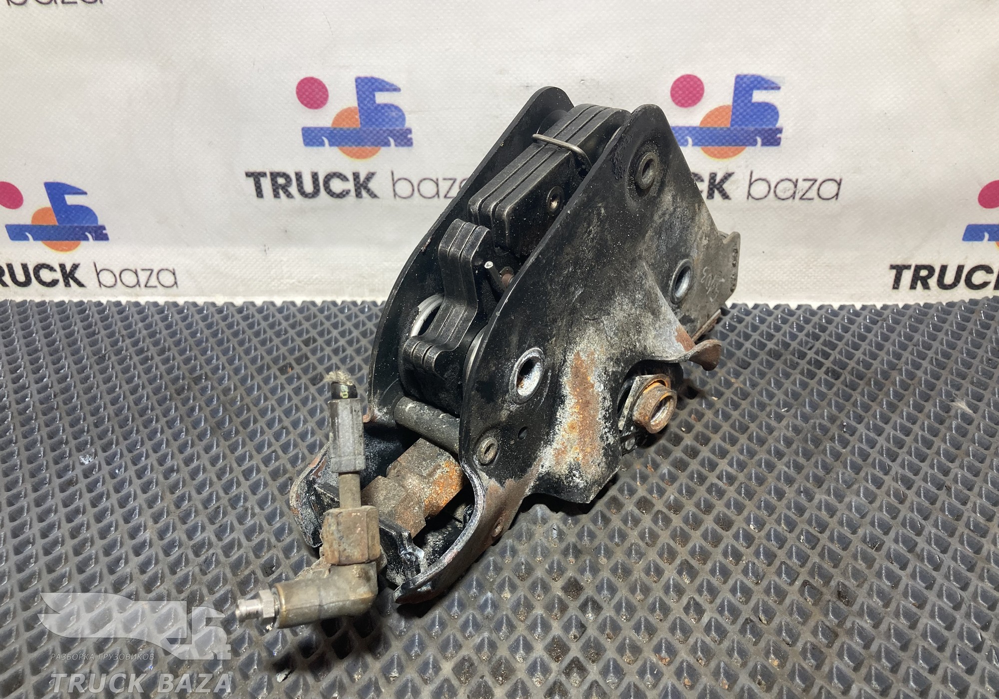 1810345 Замок кабины для Scania