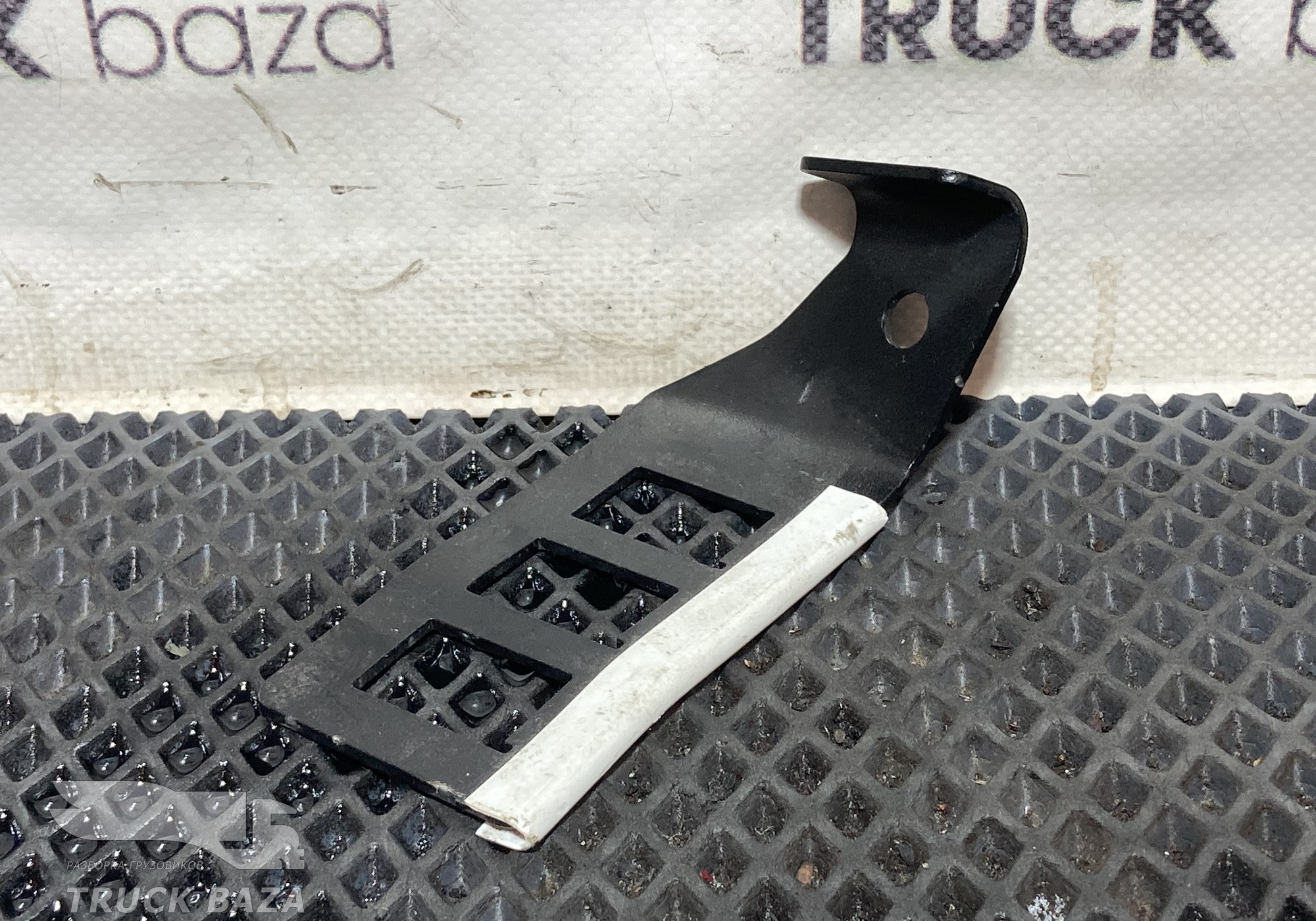 549014011003 Кронштейн проводки правый для КАМАЗ 54901