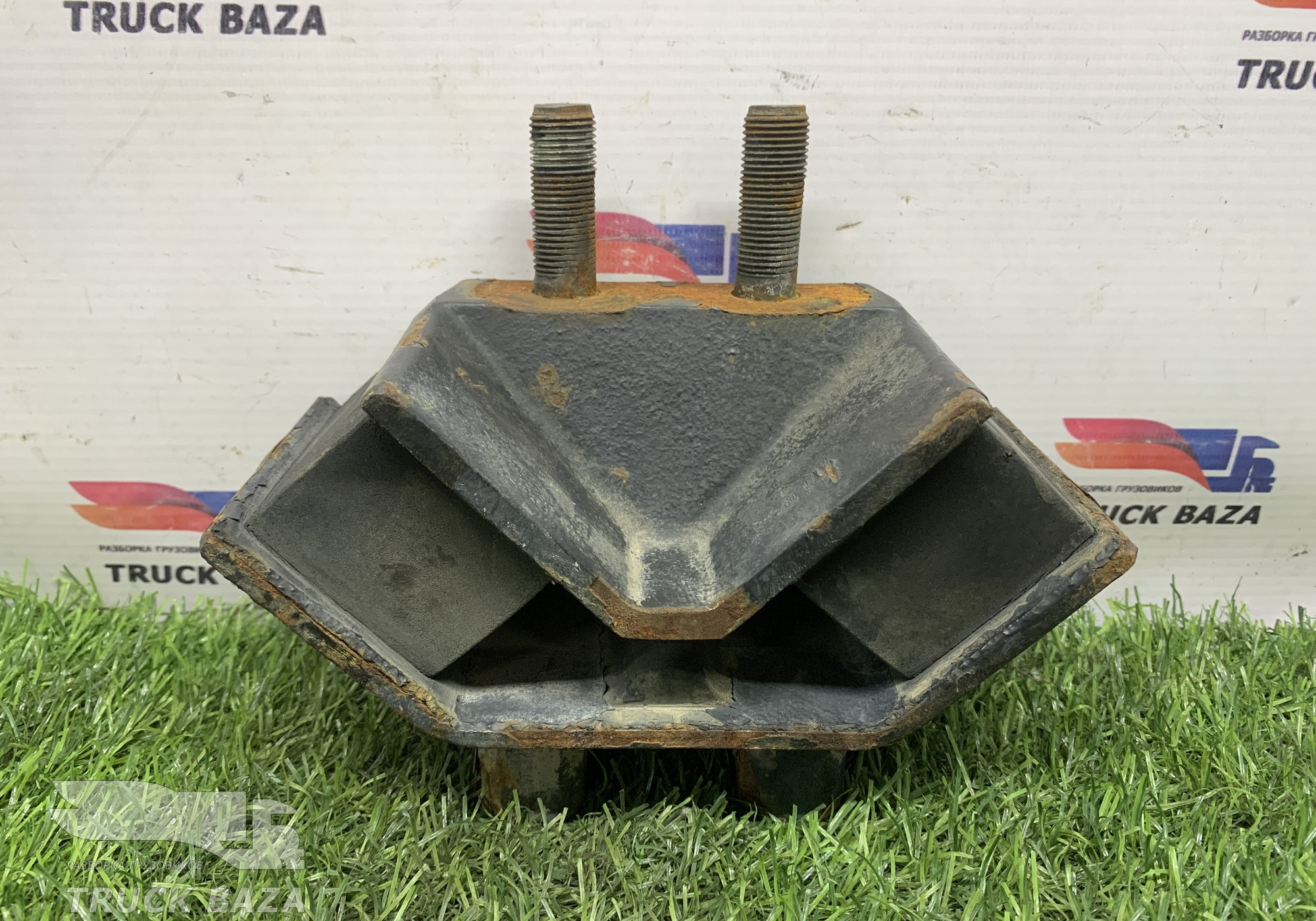 54901001353 Подушка двигателя передняя для КАМАЗ 5490 (с 2013)